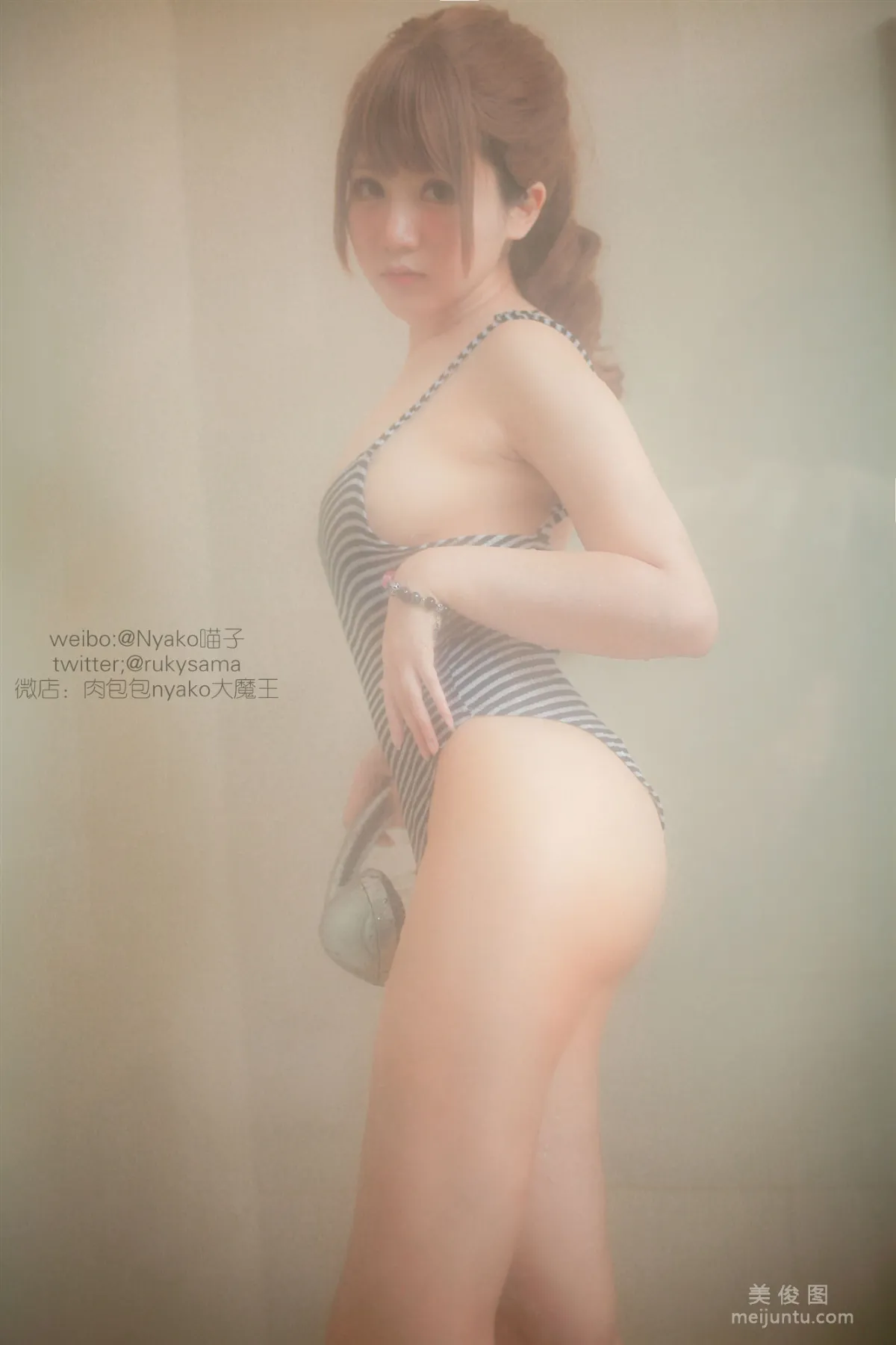 [美女Coser] 《欲求不滿的老師》 寫真集 88