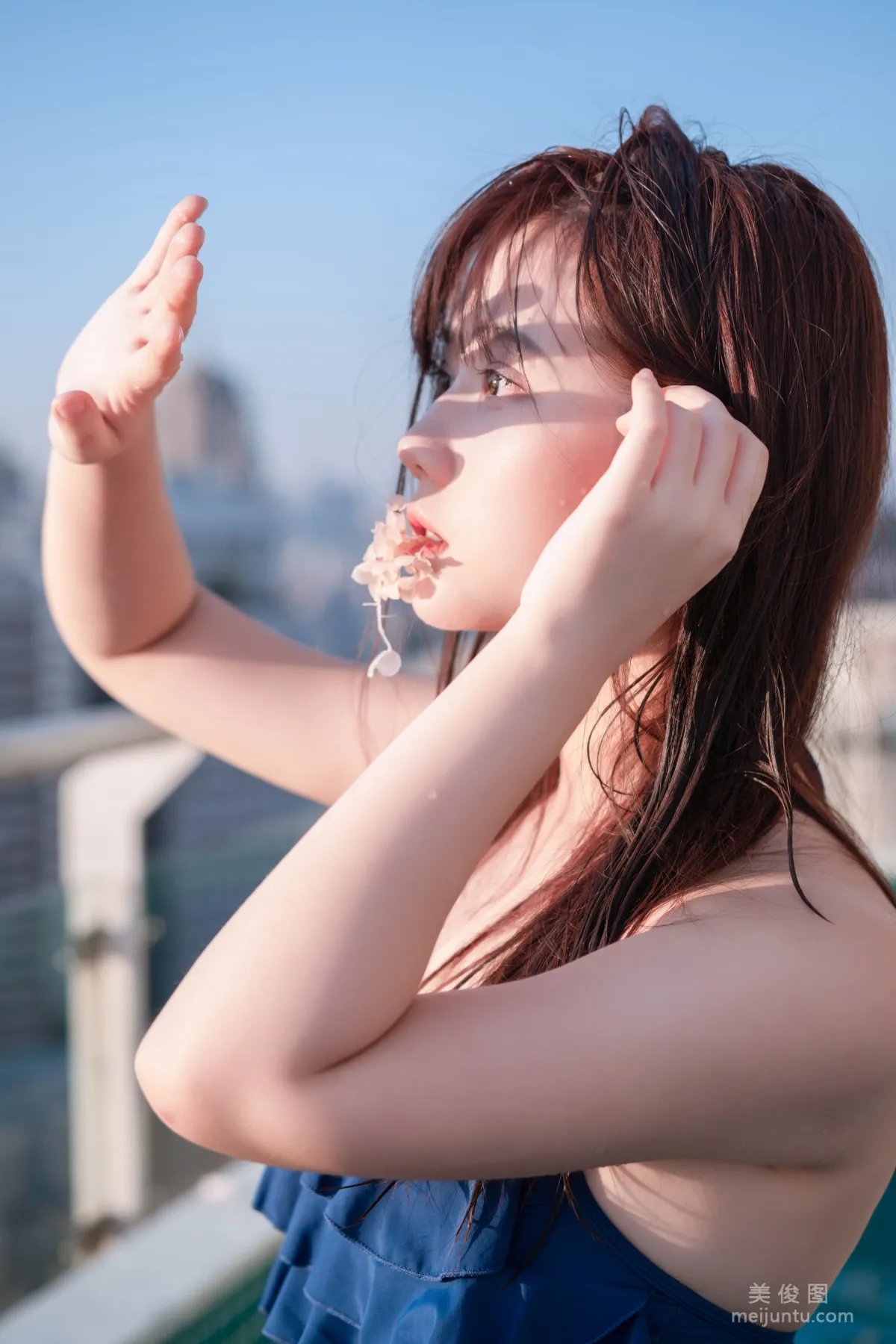 COS福利姬镜酱 《私奔之泳衣》 写真集55
