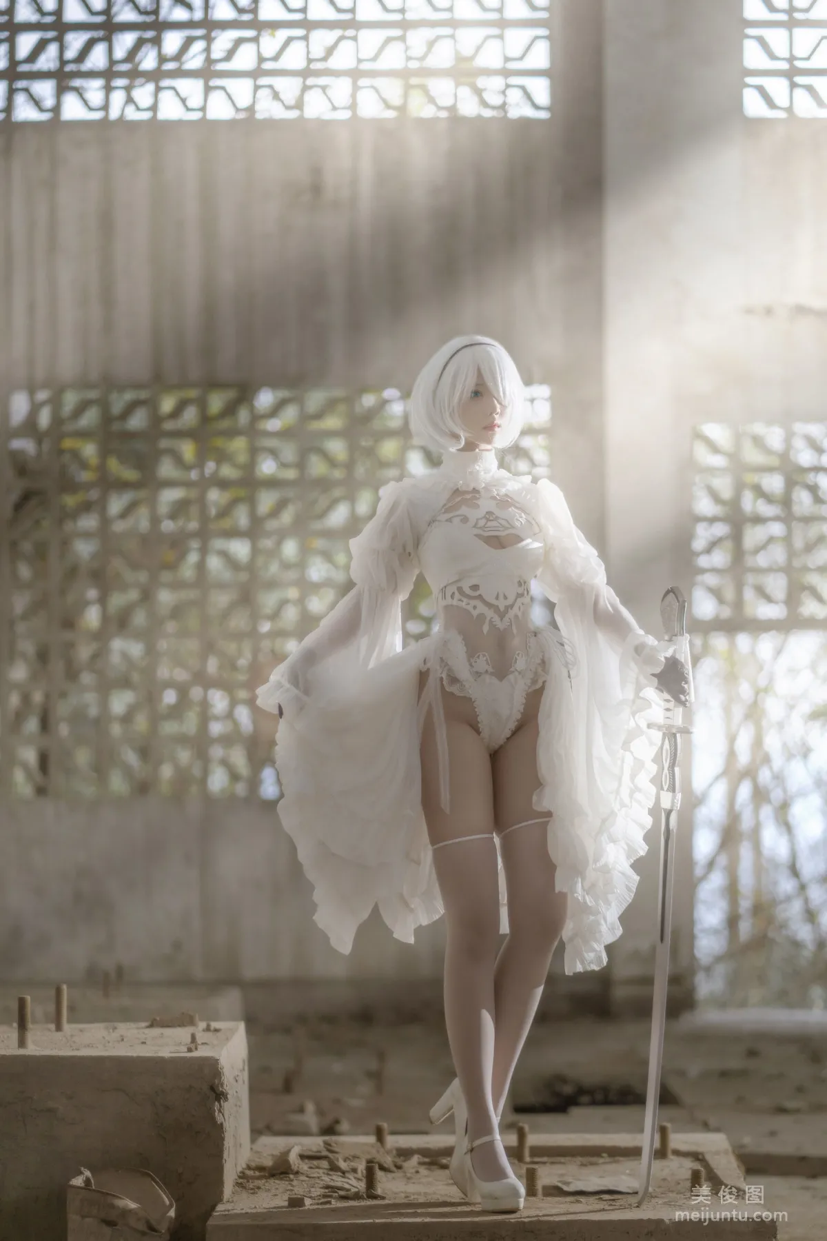姬镜酱 《2B白色婚纱》 写真集12