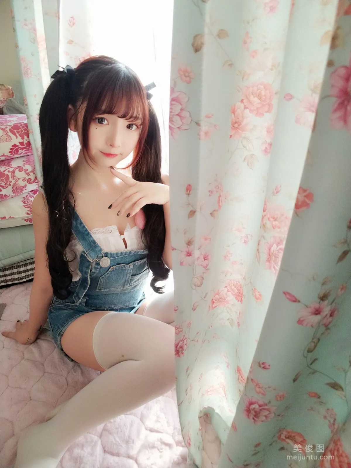 [Web Celebrity Coser] Guchuan kagura Denim Suspender Shorts Photo Set photo 12