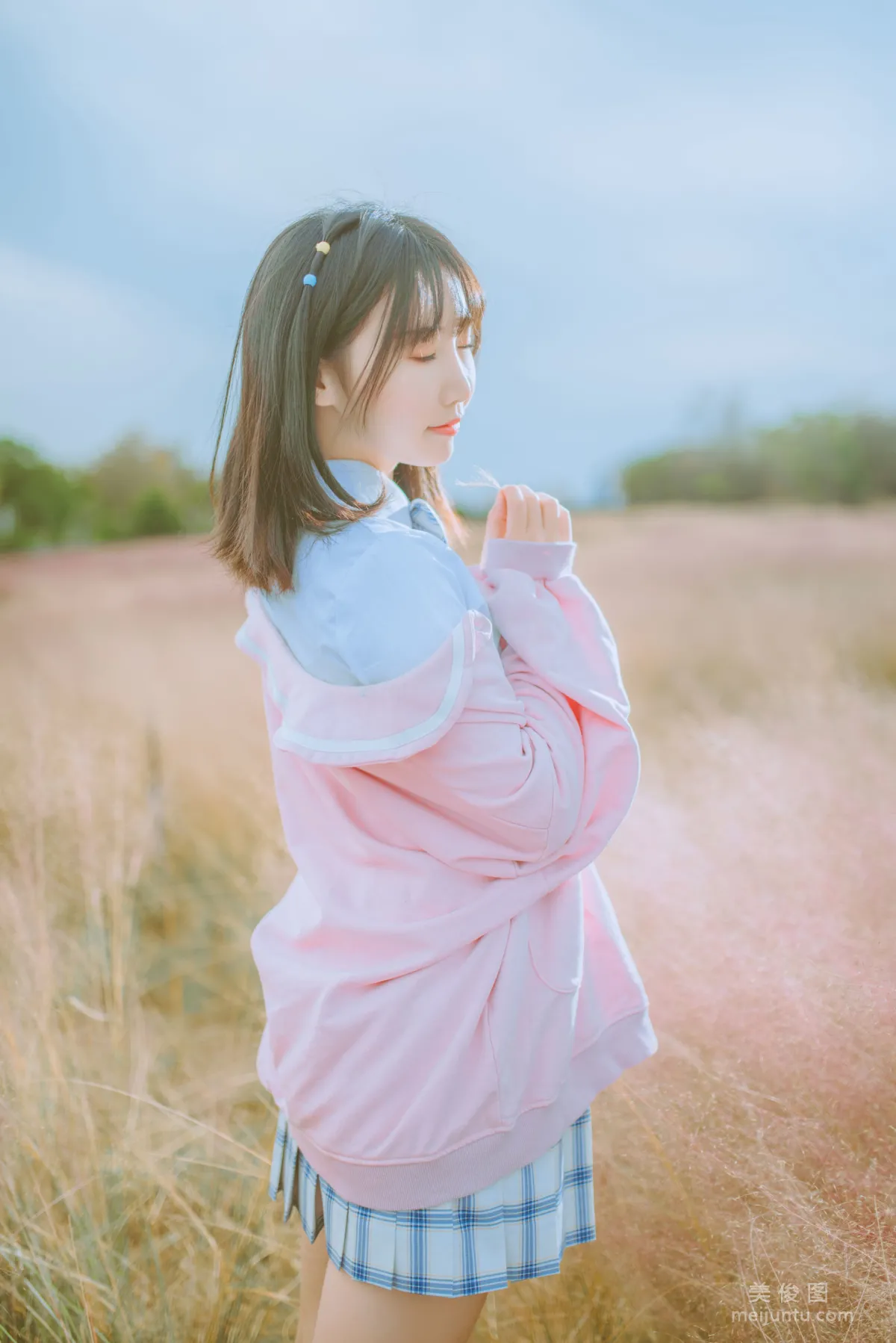 Popular Coser Mianbing Xianer, Pink Cosmos JK Photo Set photo 18