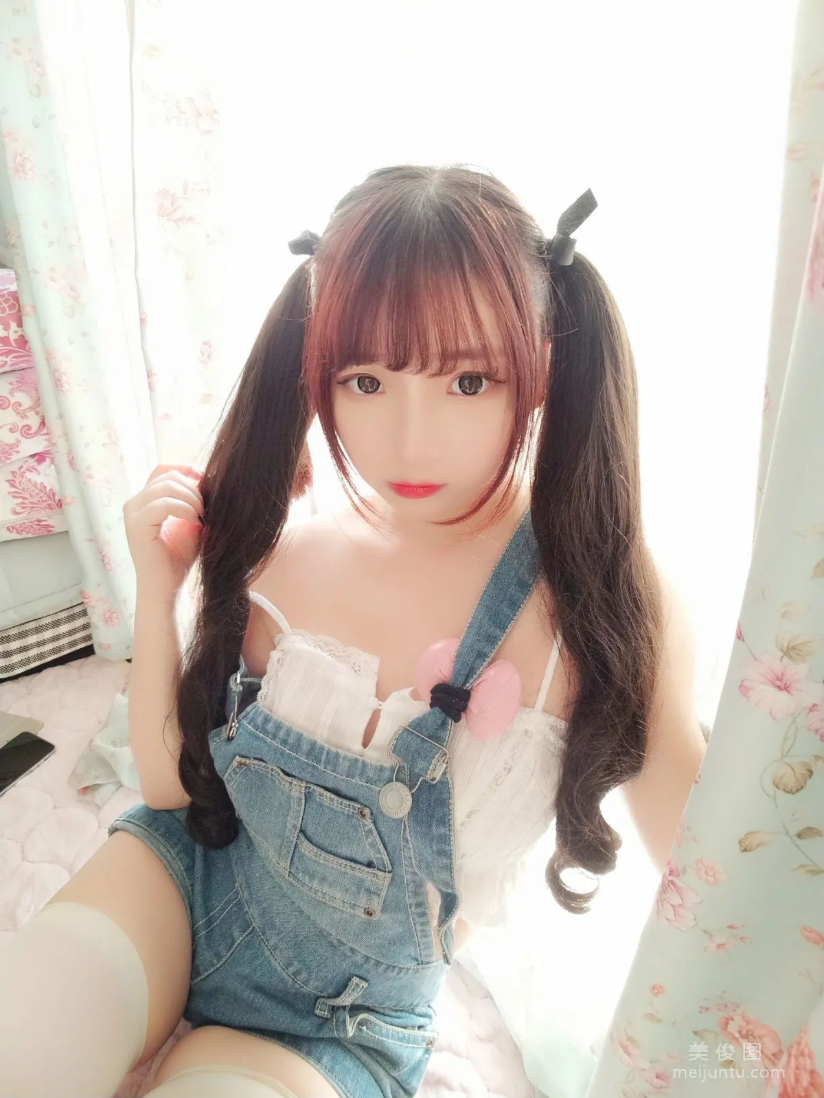 [Web Celebrity Coser] Guchuan kagura Denim Suspender Shorts Photo Set photo 11
