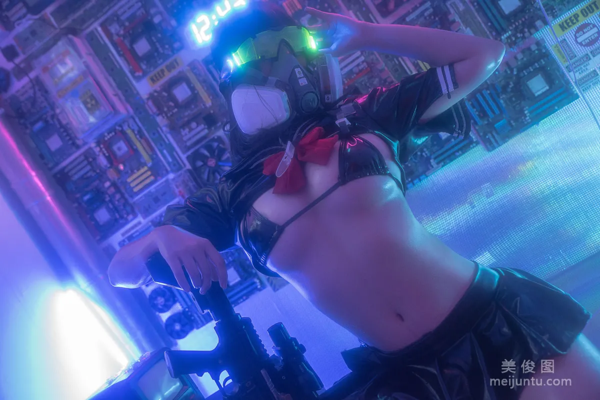 [美女Coser] 蜜汁猫裘 《漆皮jk》 写真集5