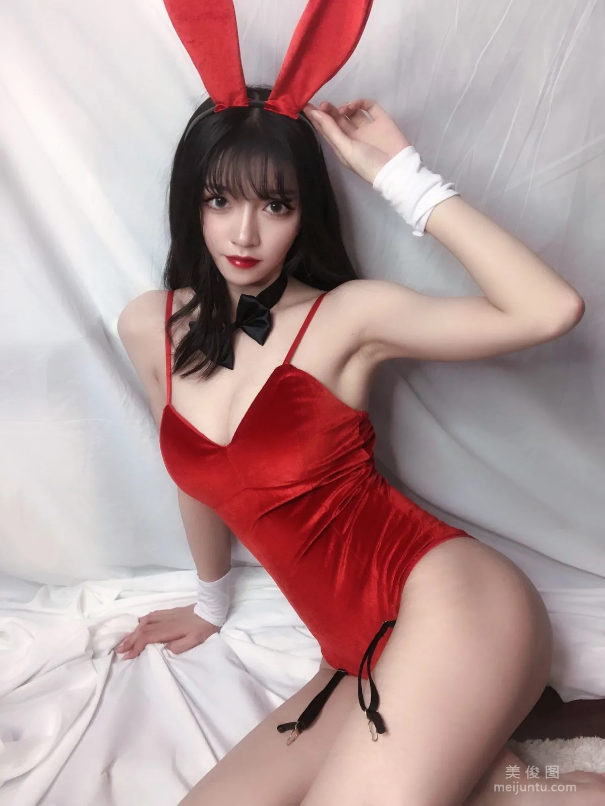銘銘Kizami 《红丝绒兔女郎》 写真集62