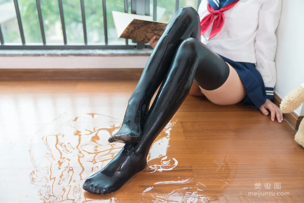 [網紅美女Coser] 銘銘Kizami 《濕濕的JK》 寫真集 4