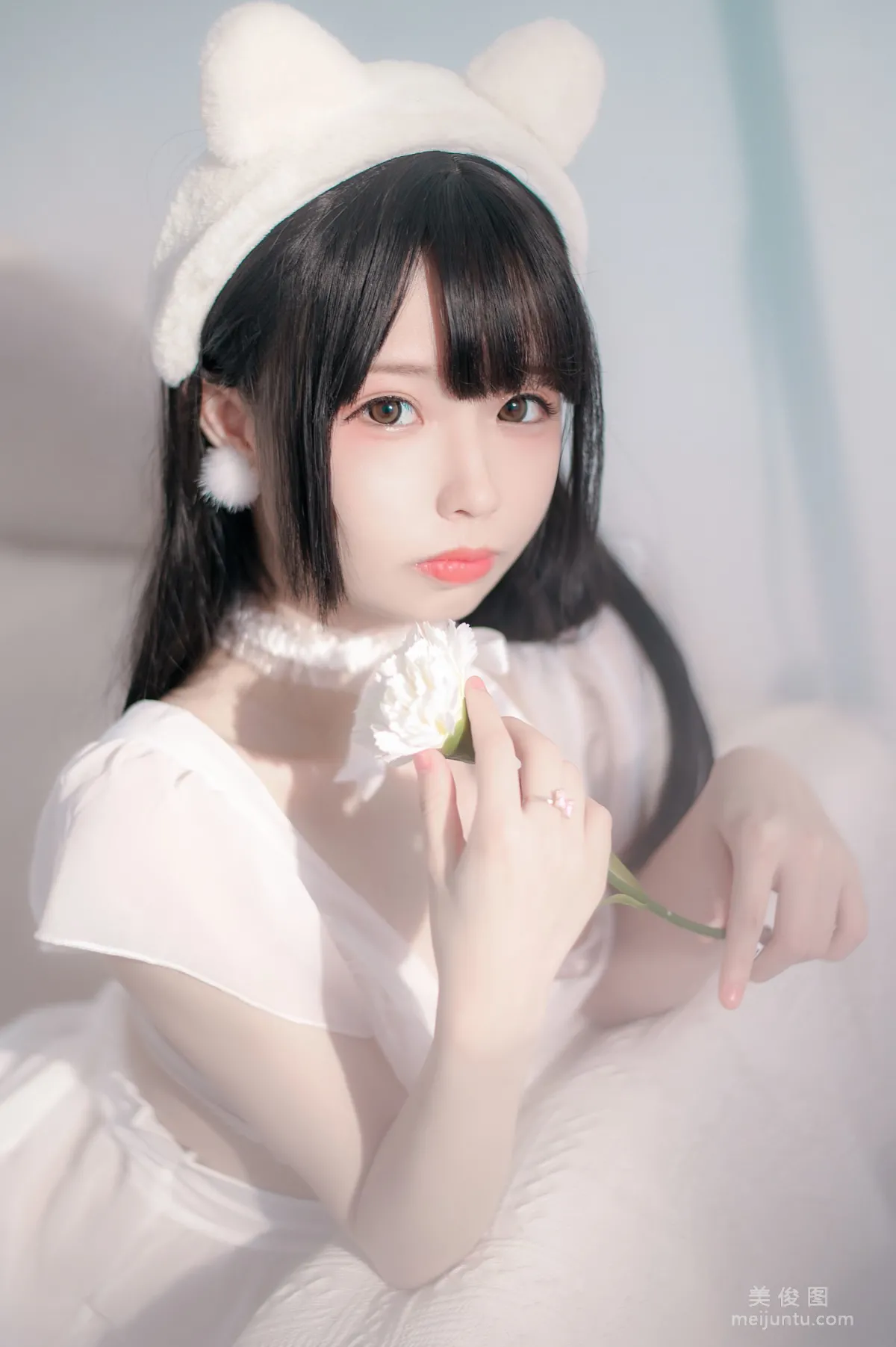 COSER十萬珍吱伏特 《睡裙》 寫真集 2