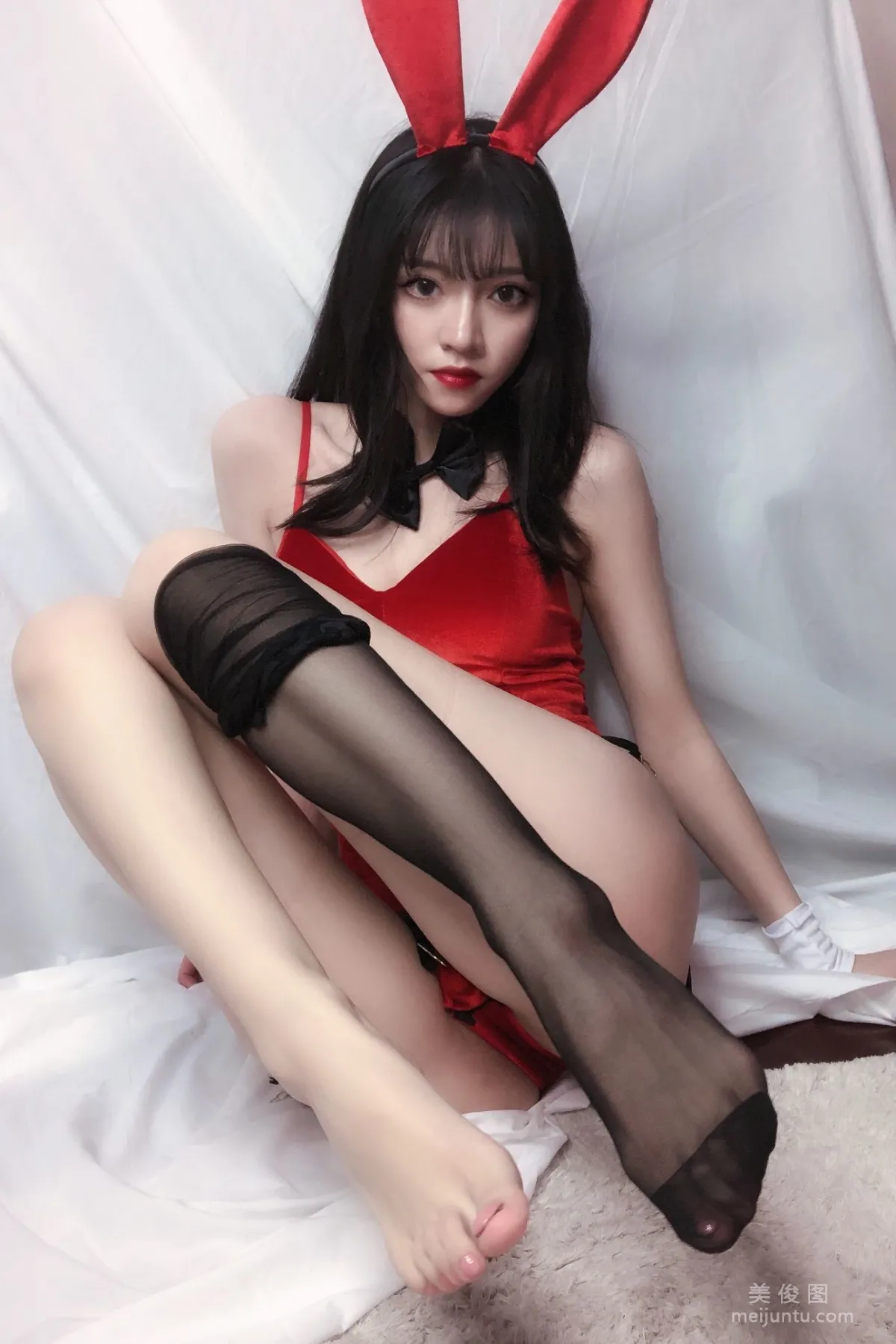 銘銘Kizami 《红丝绒兔女郎》 写真集53