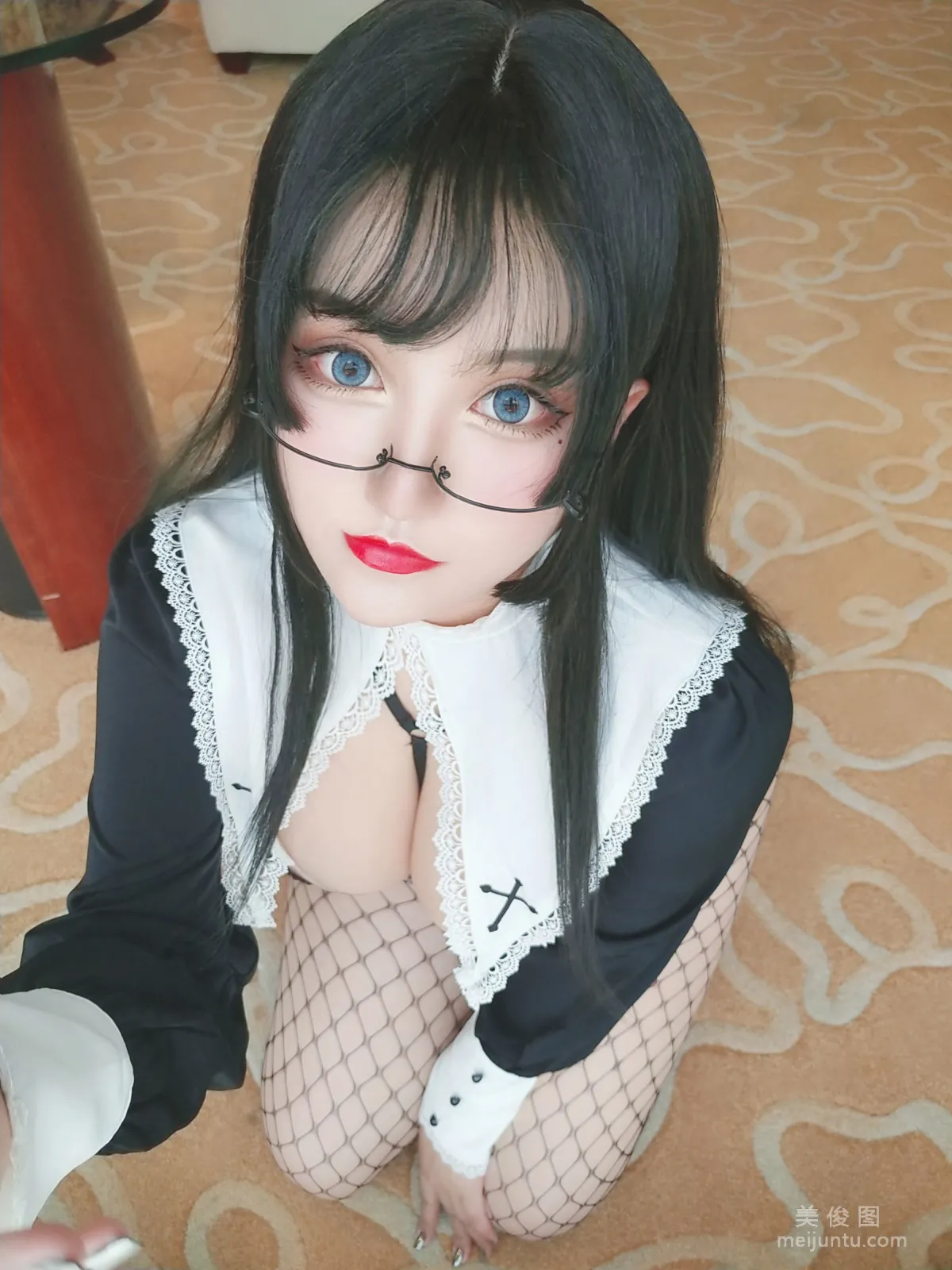 夏鴿鴿不想起床 《修女》 寫真集 13