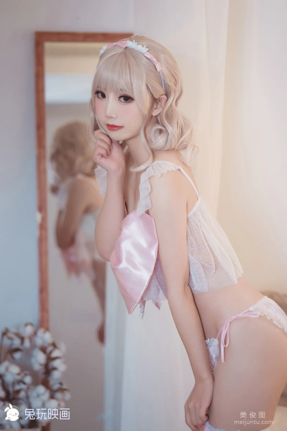 人气Coser面饼仙儿 《蝴蝶结内衣》 写真集3