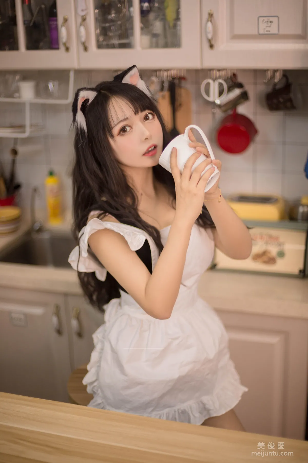 [美女Coser] 黑猫猫OvO 《厨房》 写真集5