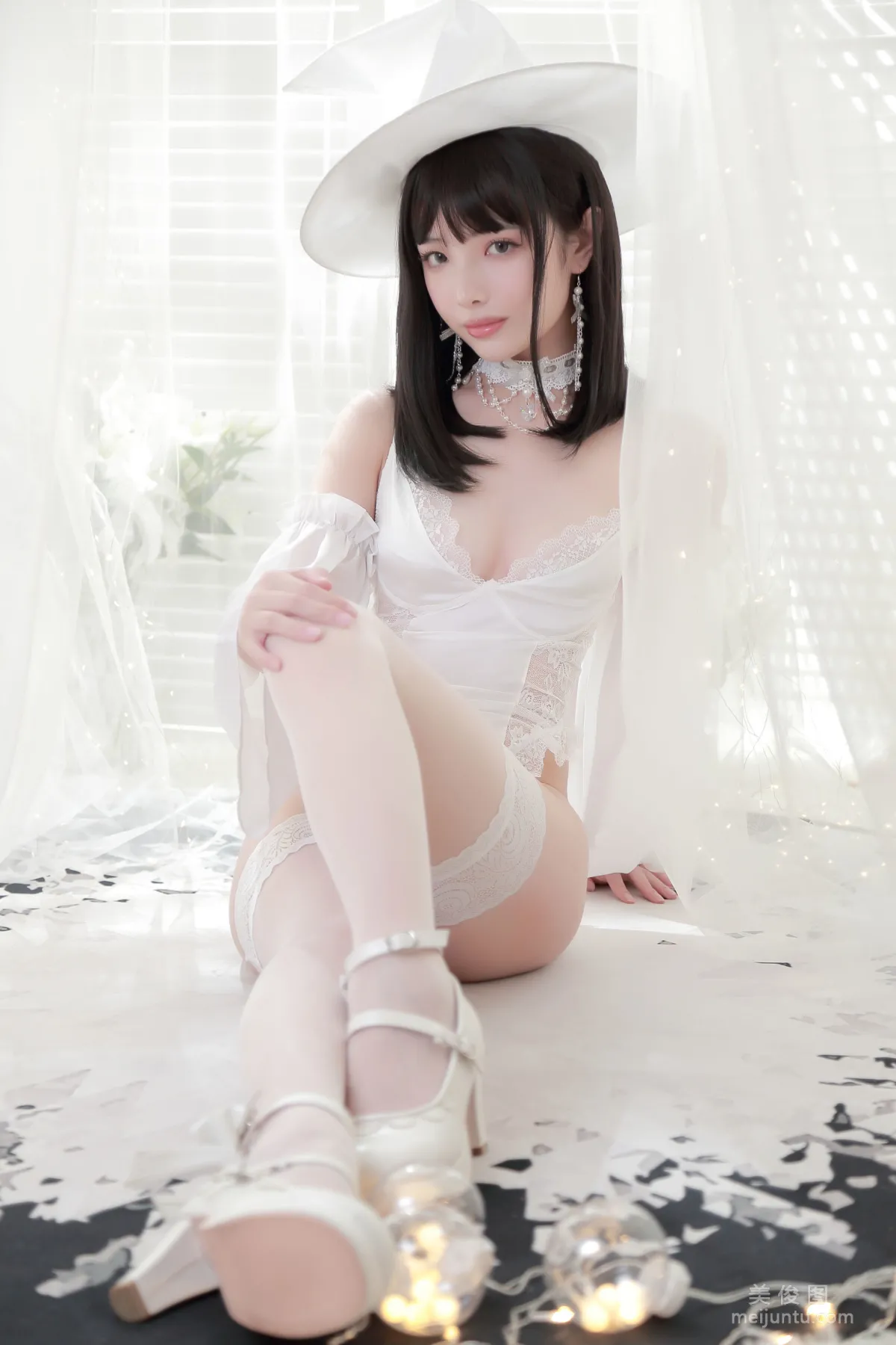 Coser雯妹不讲道理  《白女巫》 写真集12