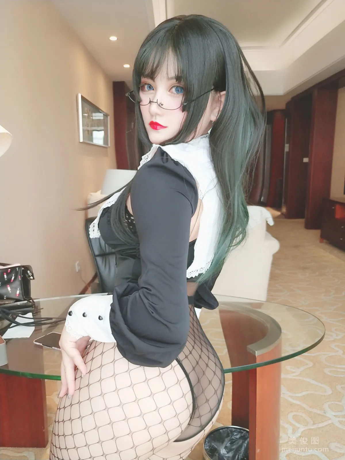 夏鴿鴿不想起床 《修女》 寫真集 14