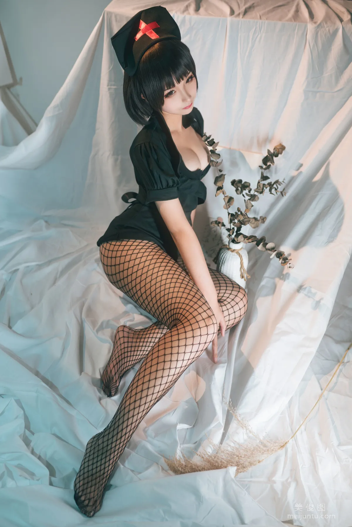[美女Coser] 蠢沫沫 《护士姐姐》 写真集9