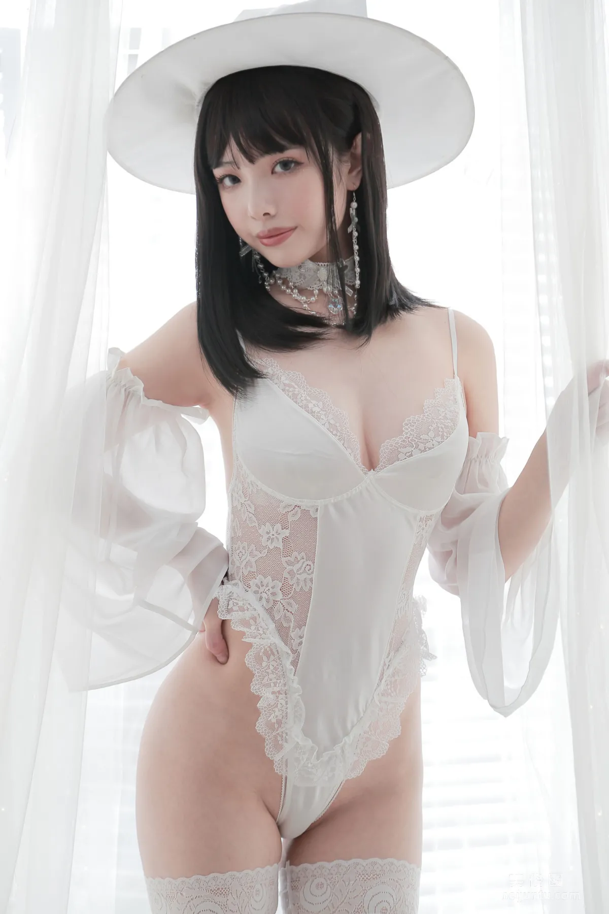 Coser雯妹不讲道理  《白女巫》 写真集2