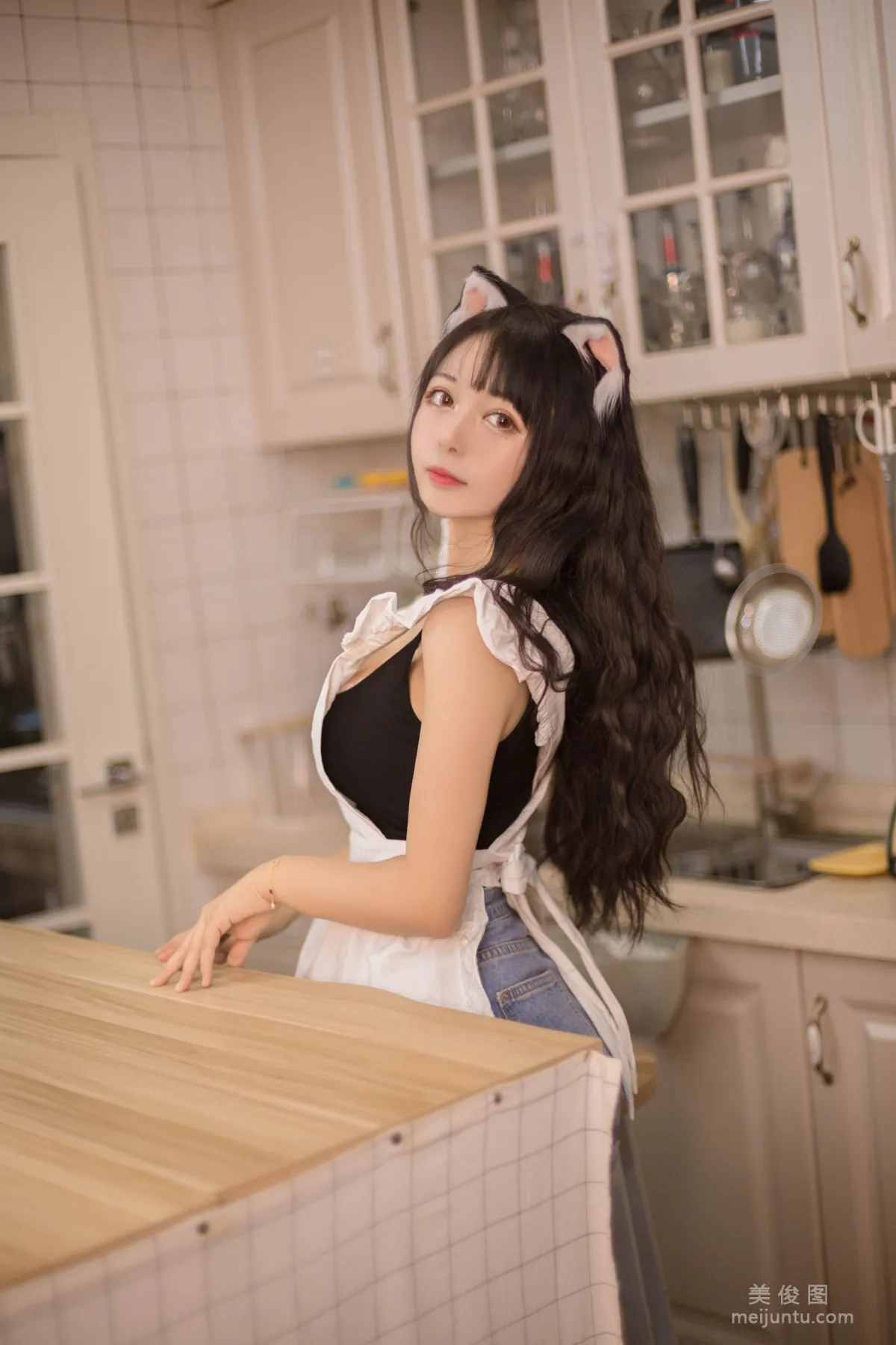 [美女Coser] 黑猫猫OvO 《厨房》 写真集6
