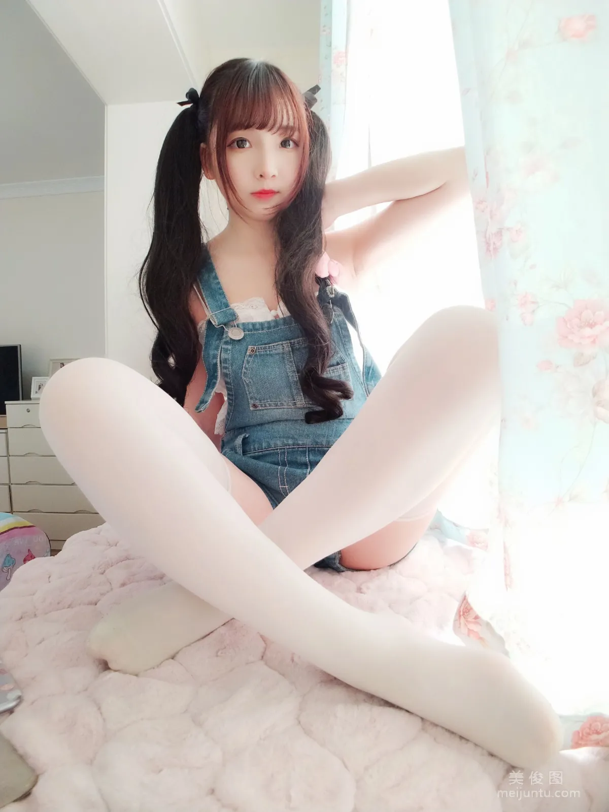 [Web Celebrity Coser] Guchuan kagura Denim Suspender Shorts Photo Set photo 16