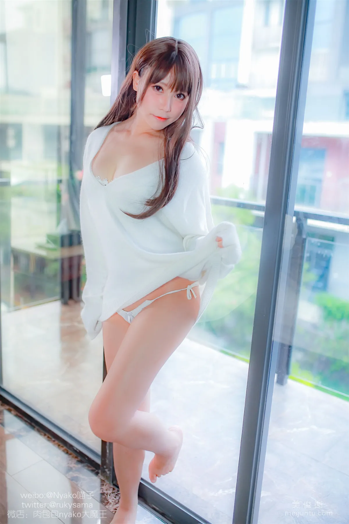 [美女Coser] 《欲求不滿的老師》 寫真集 51
