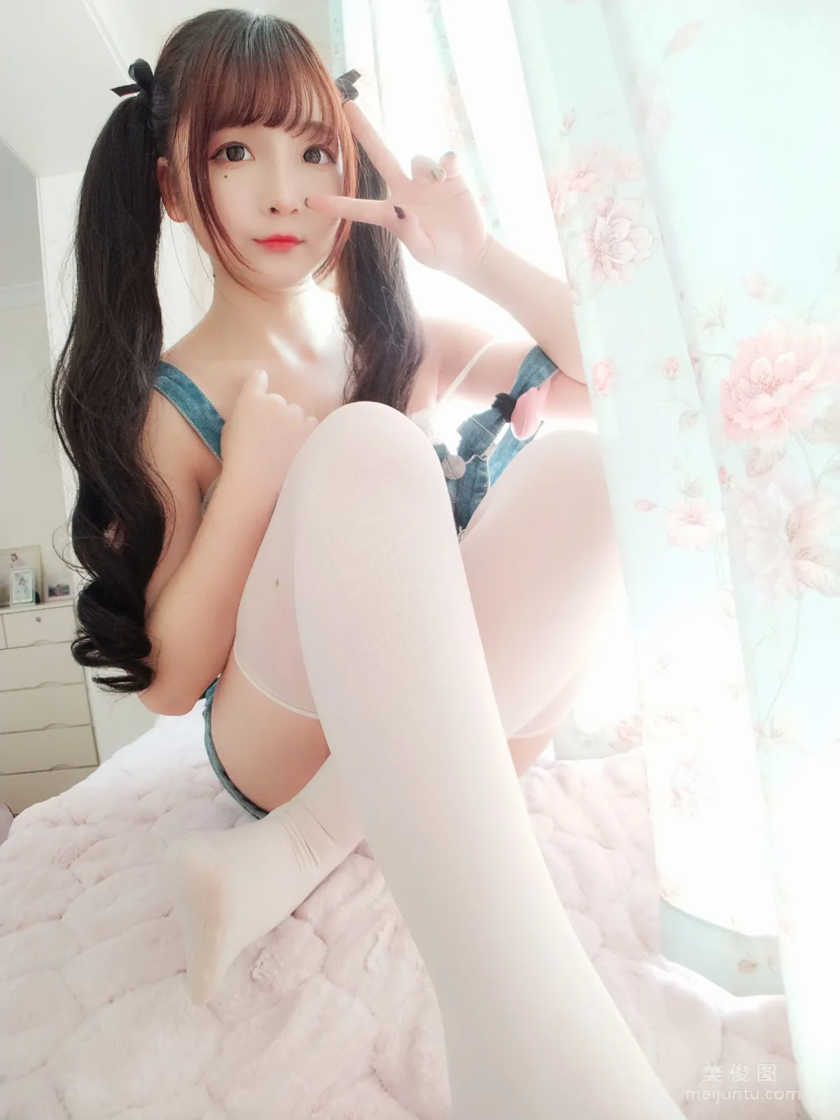 [Web Celebrity Coser] Guchuan kagura Denim Suspender Shorts Photo Set photo 19