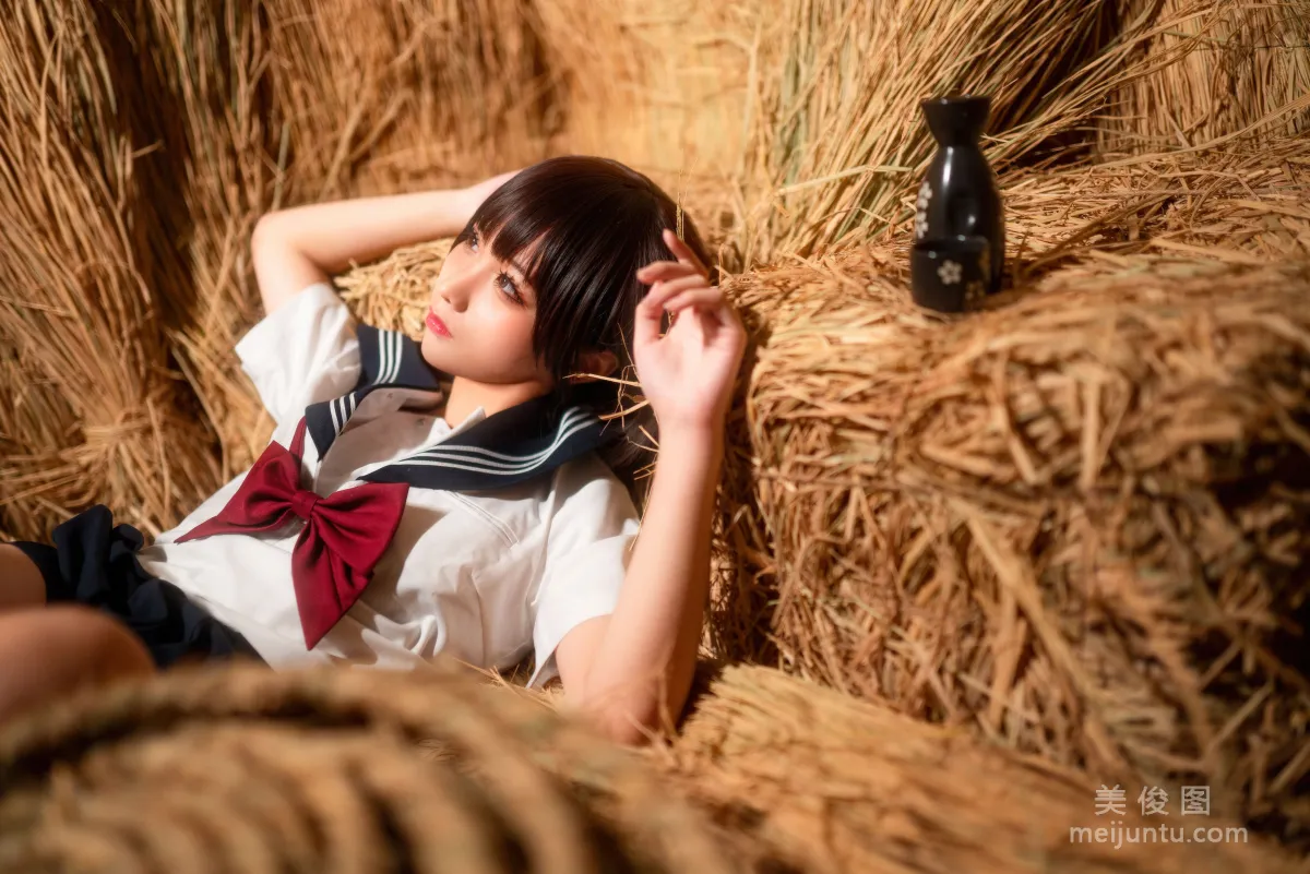 蠢沫沫 《稻草里的少女》 写真集5