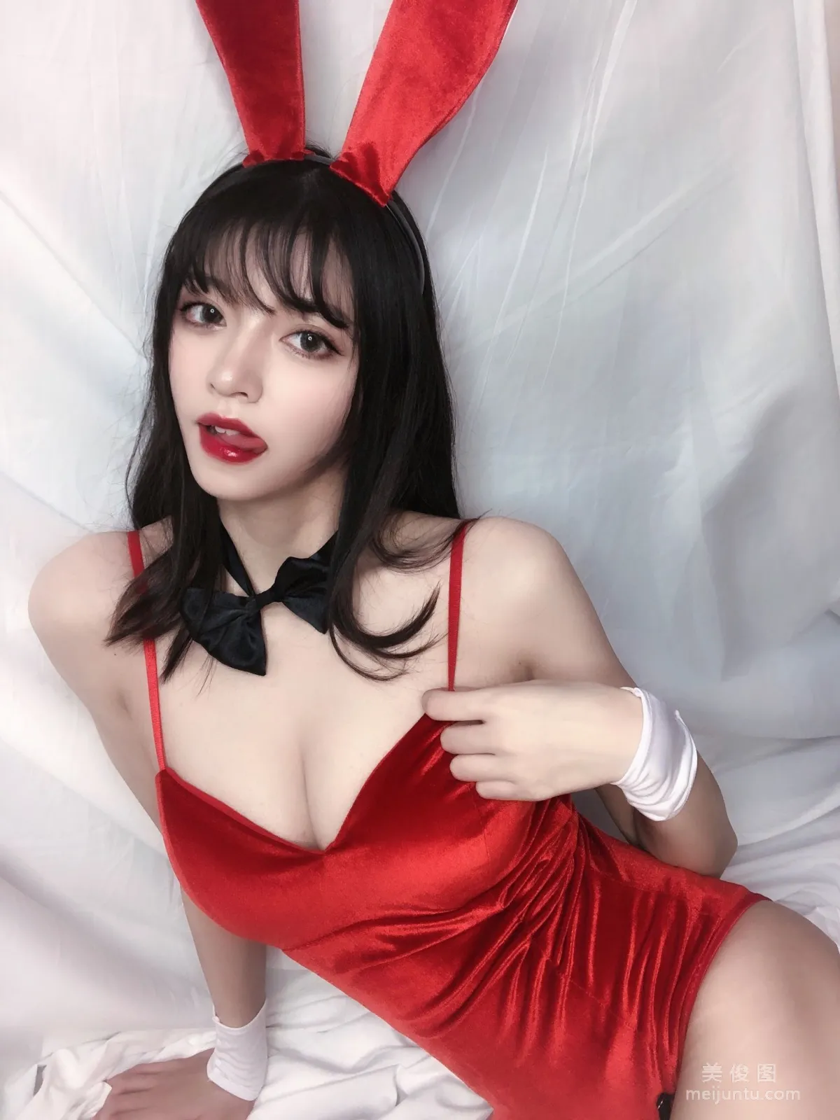銘銘Kizami 《红丝绒兔女郎》 写真集61