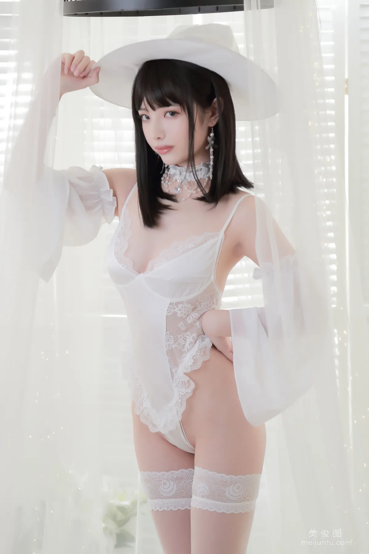 Coser雯妹不讲道理  《白女巫》 写真集4