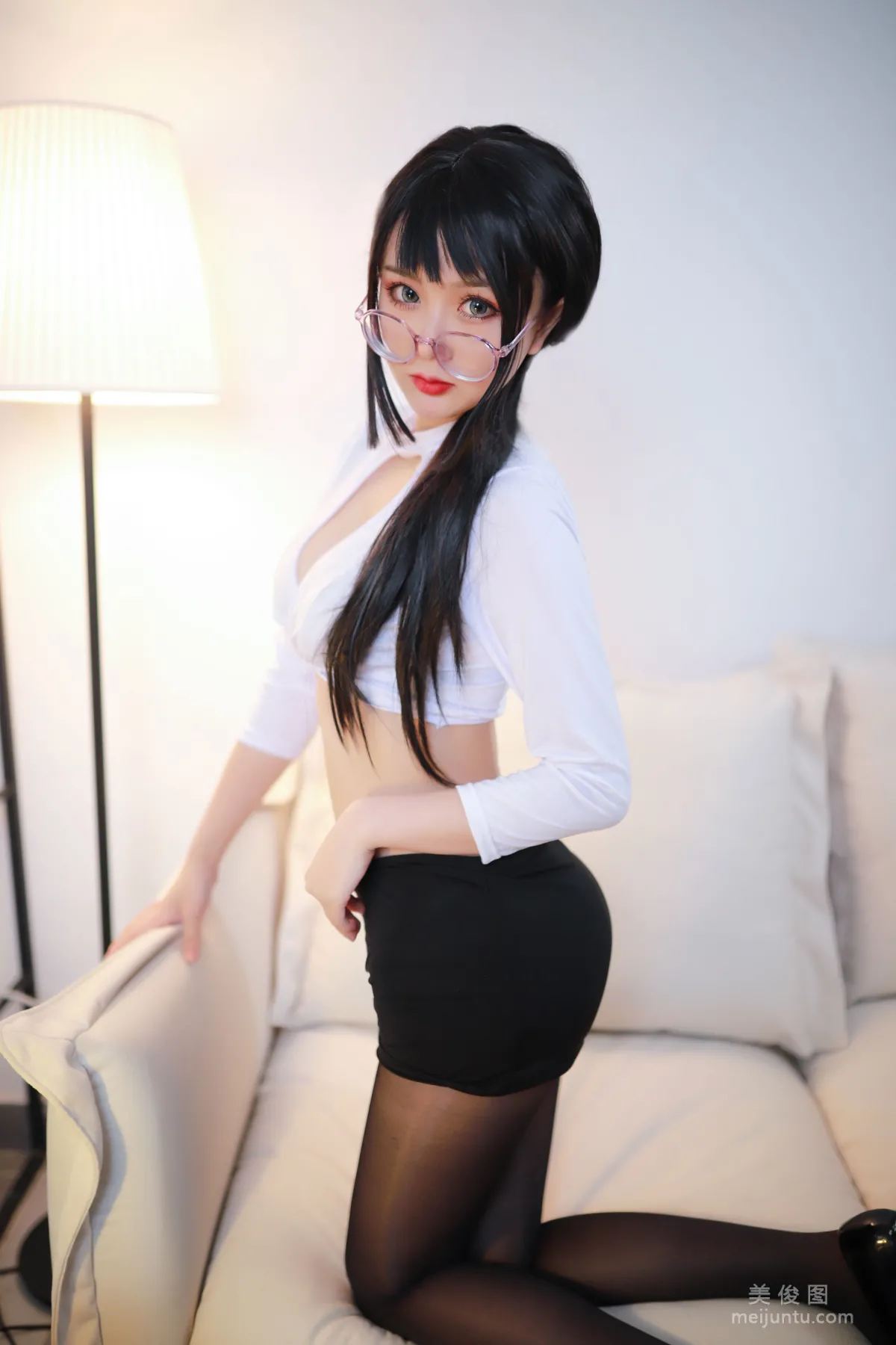 [美女Coser] 您的蛋蛋 《OL黑丝》 写真集18