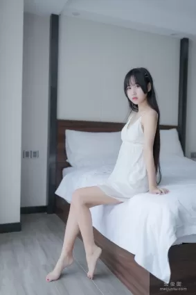 [美女Coser] 萌芽兒o0 《白色私房》 寫真集