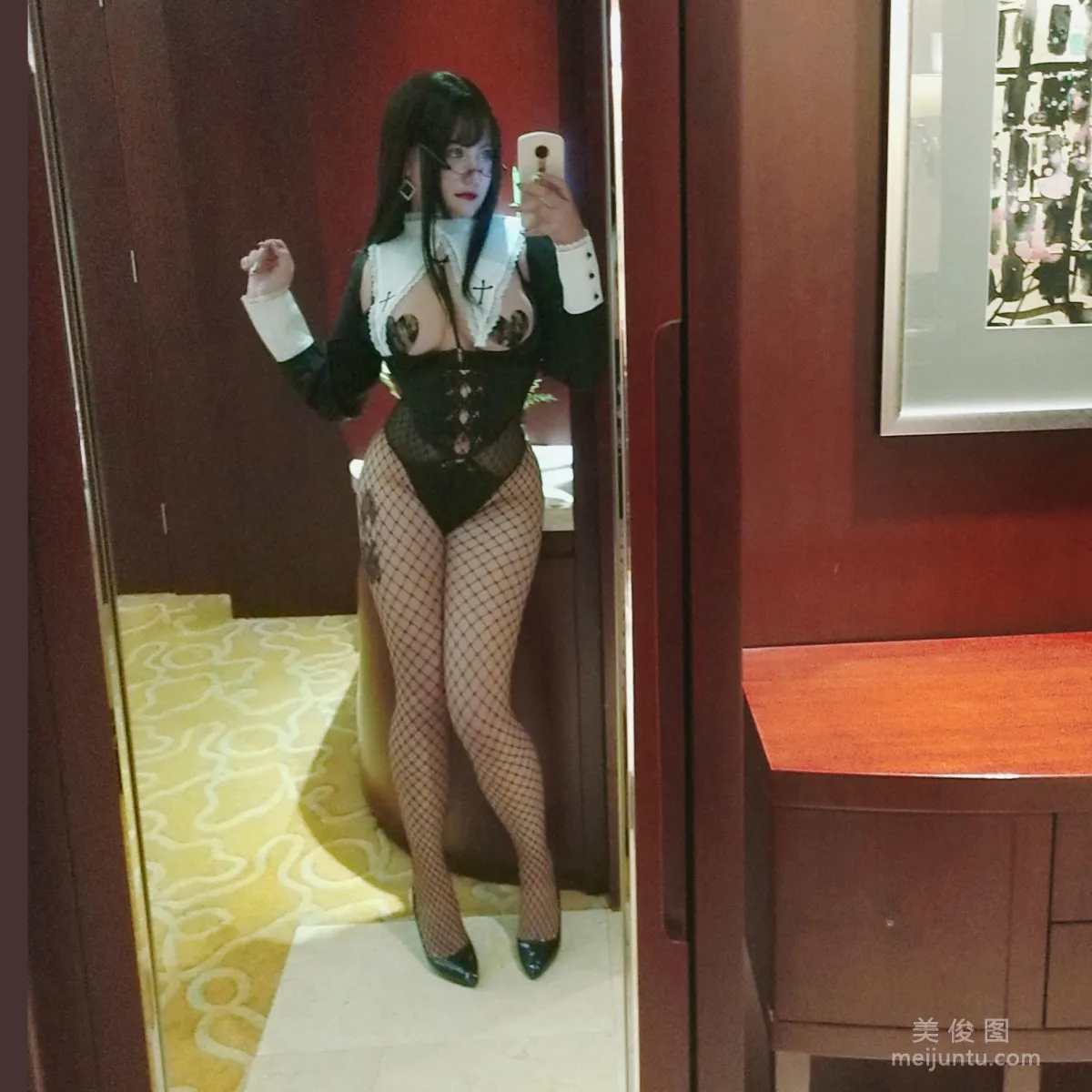 夏鴿鴿不想起床 《修女》 寫真集 36