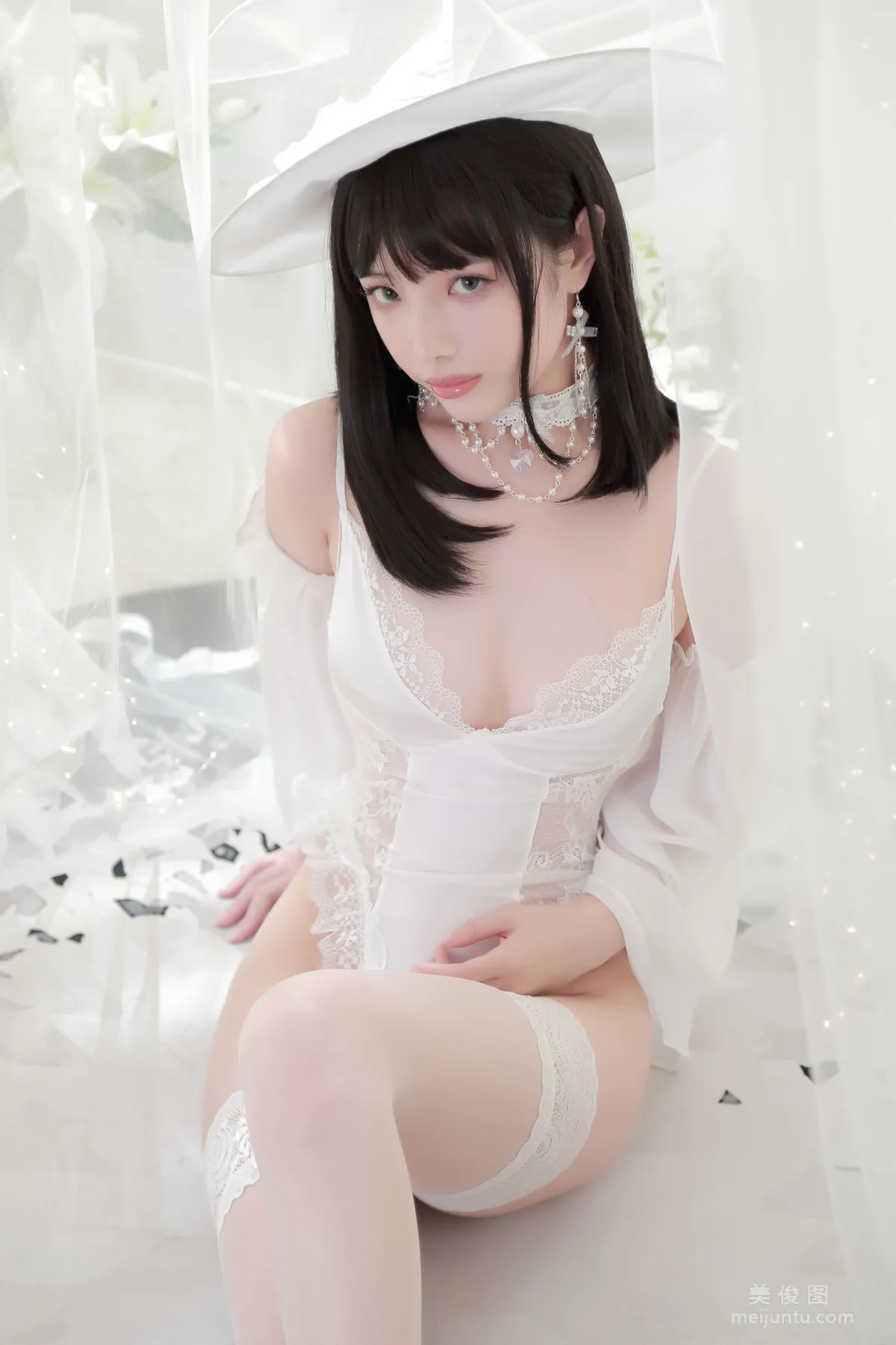 Coser雯妹不讲道理  《白女巫》 写真集14