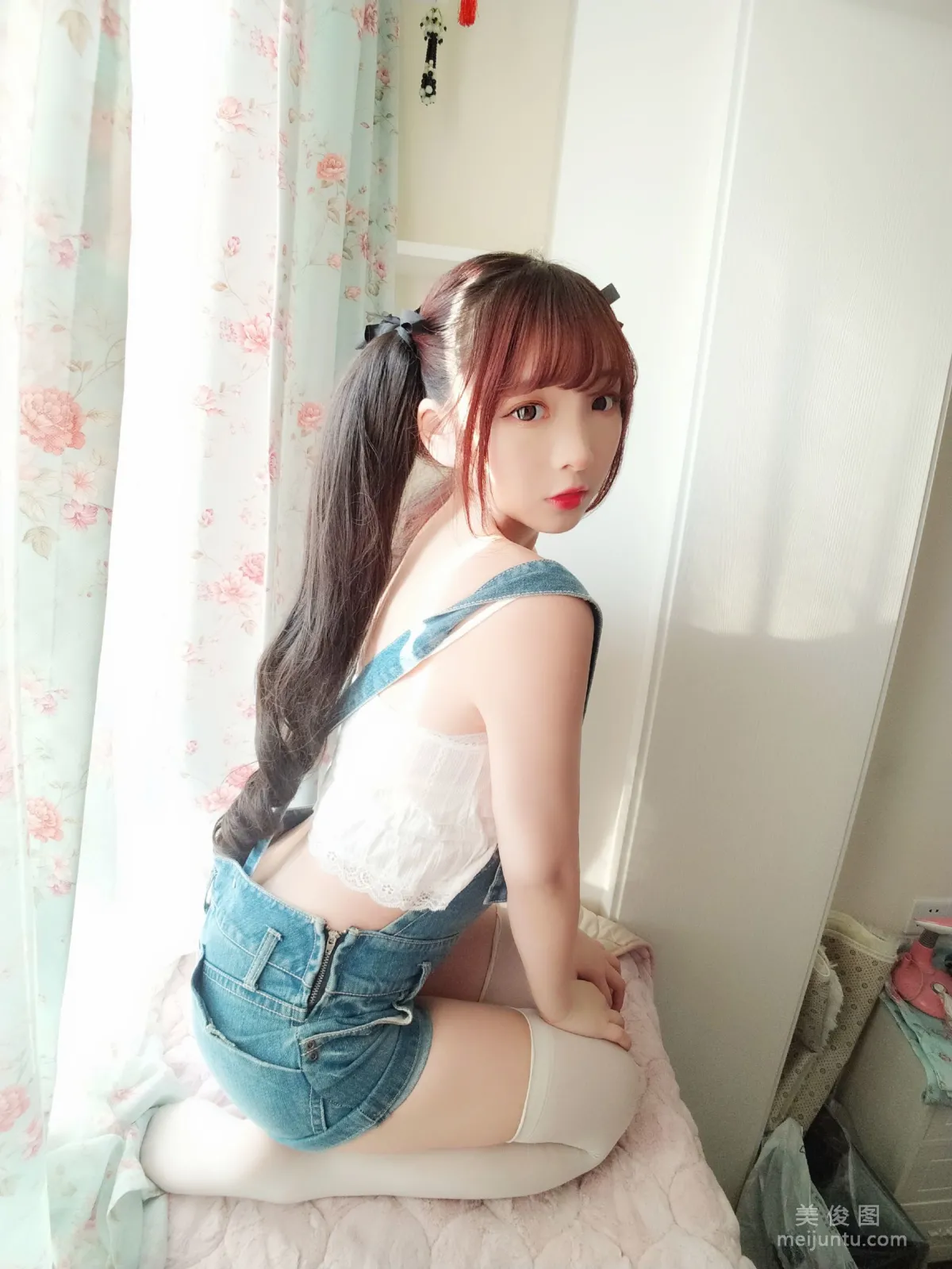 [Web Celebrity Coser] Guchuan kagura Denim Suspender Shorts Photo Set photo 6