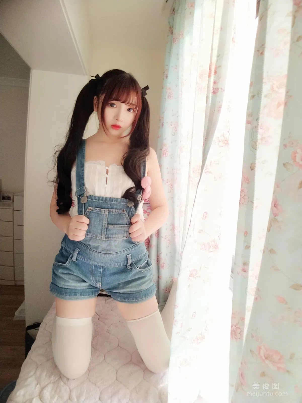 [Web Celebrity Coser] Guchuan kagura Denim Suspender Shorts Photo Set photo 34
