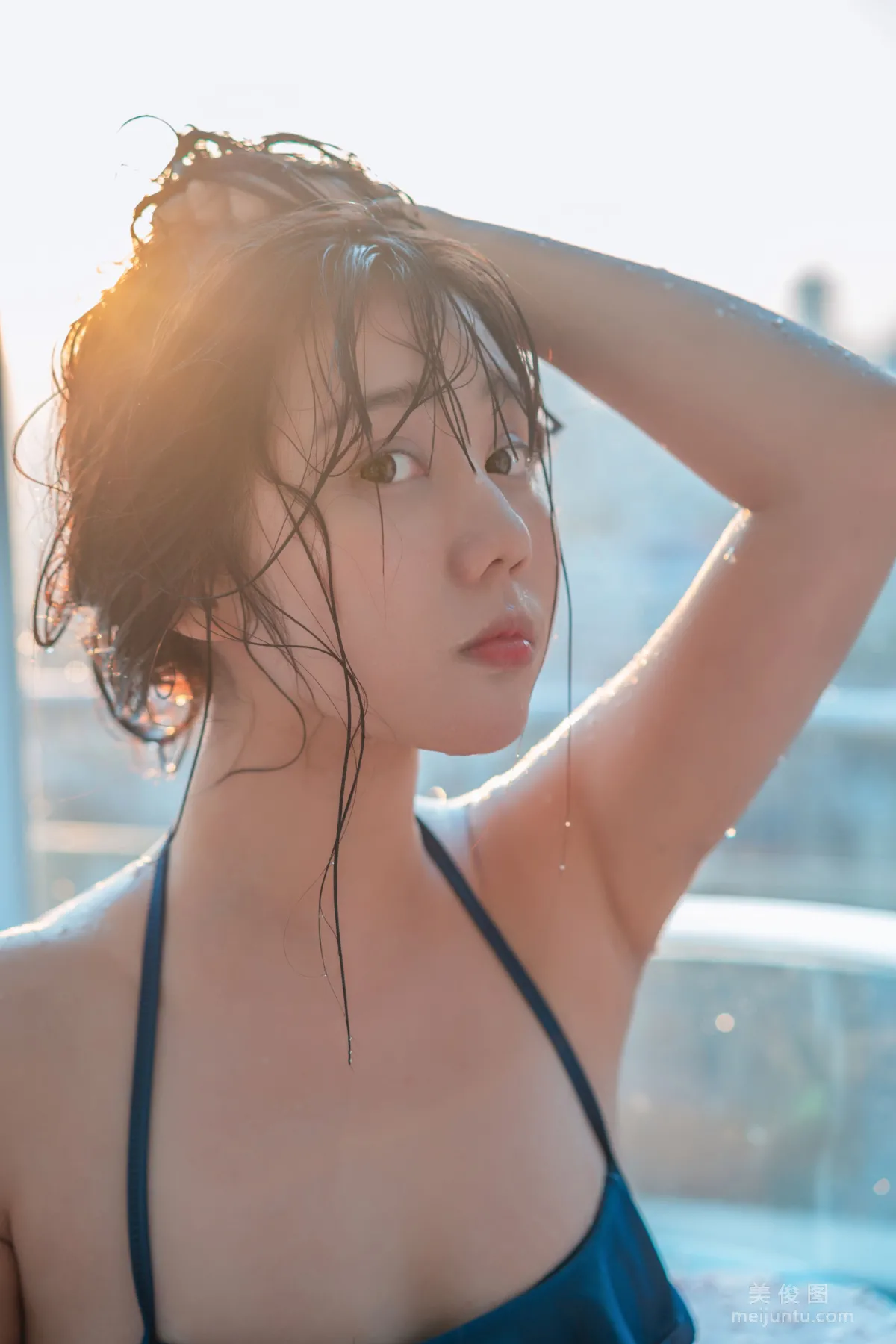 COS福利姬镜酱 《私奔之泳衣》 写真集60