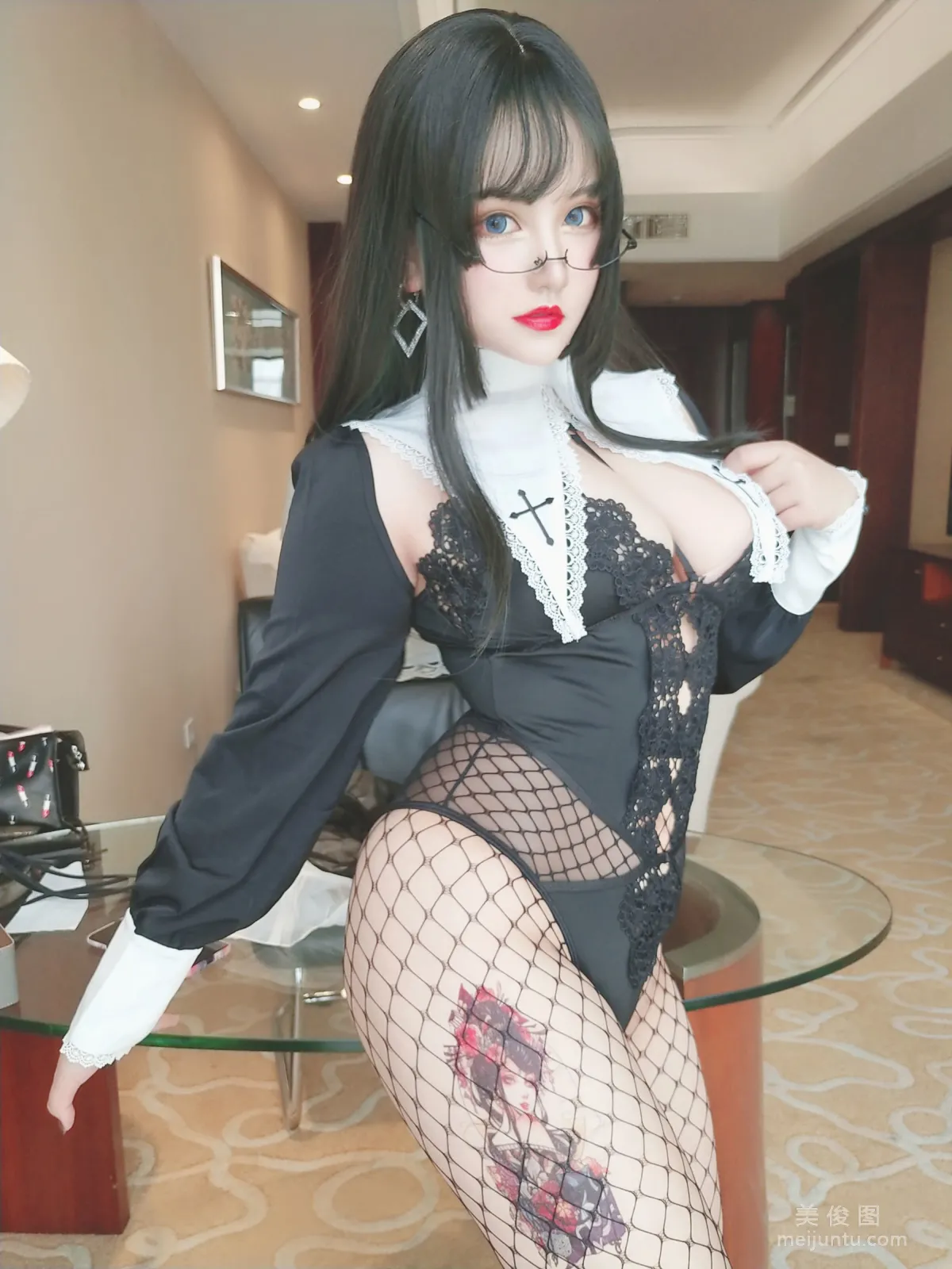 夏鴿鴿不想起床 《修女》 寫真集 2
