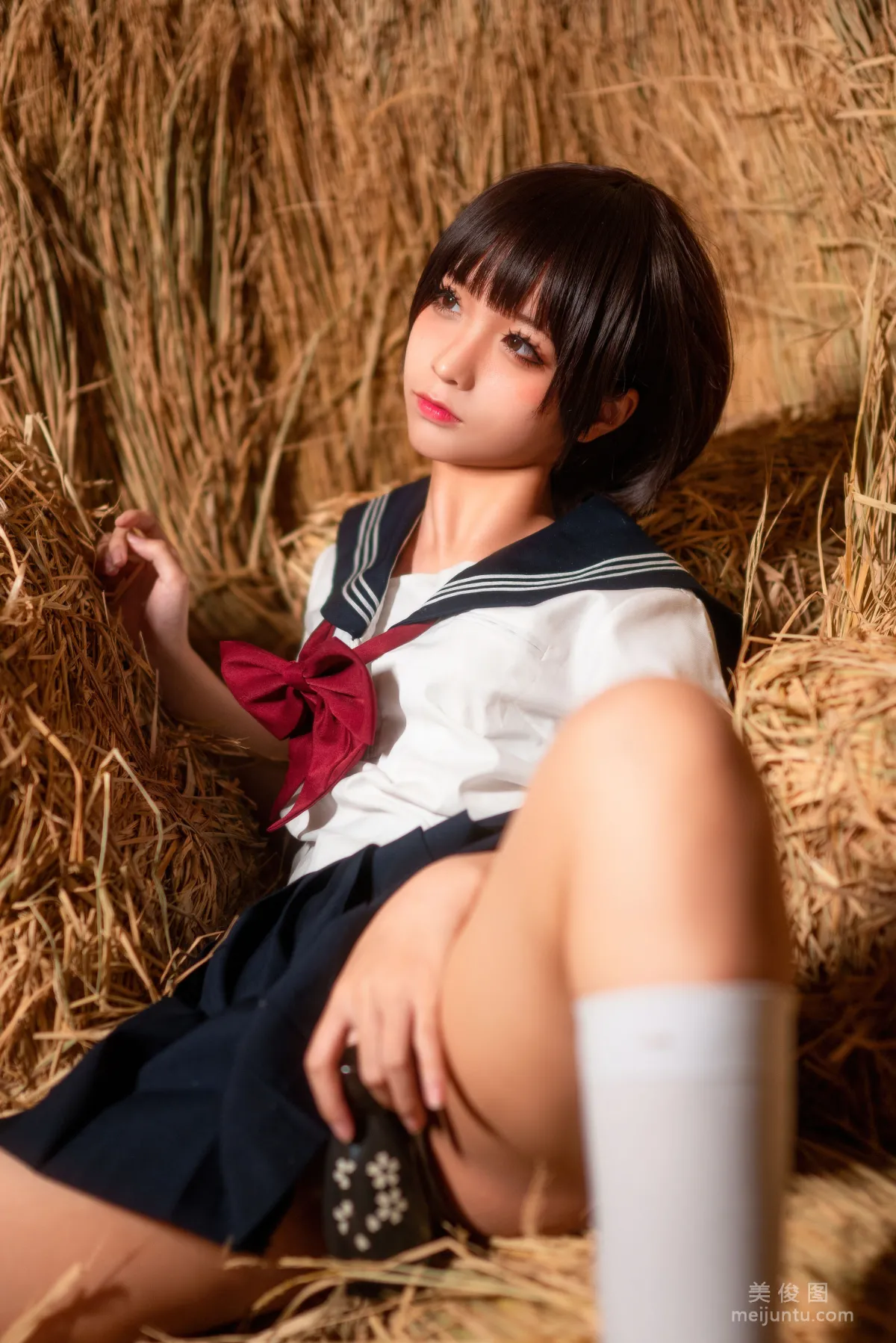 蠢沫沫 《稻草里的少女》 写真集8