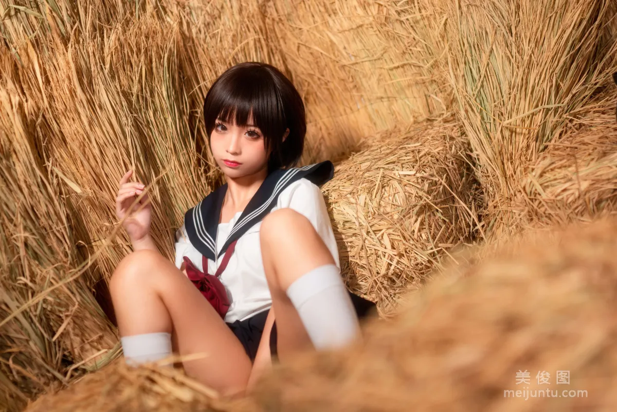 蠢沫沫 《稻草里的少女》 写真集6