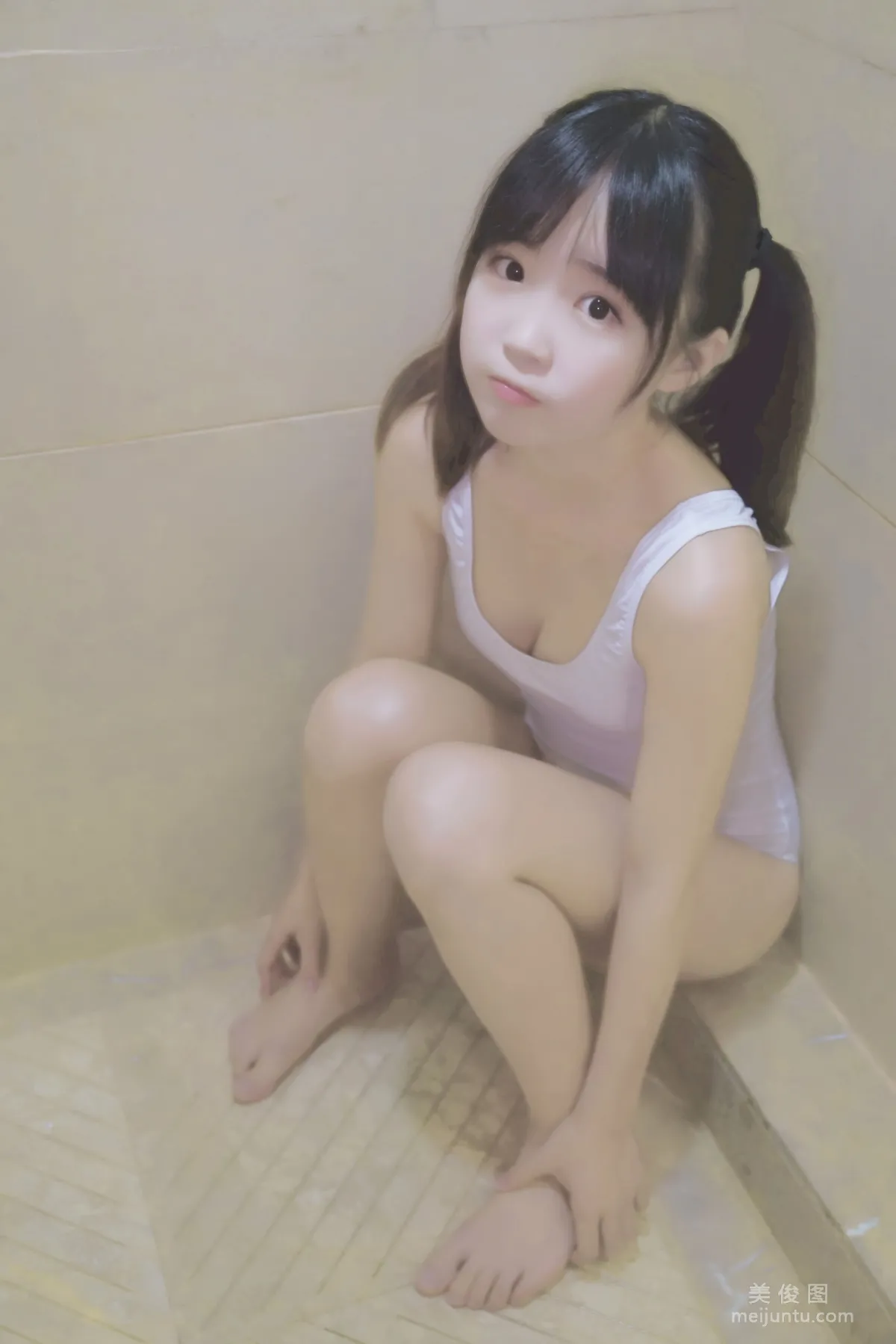 Coser御子Yumiko 《白色死库水》 写真集2