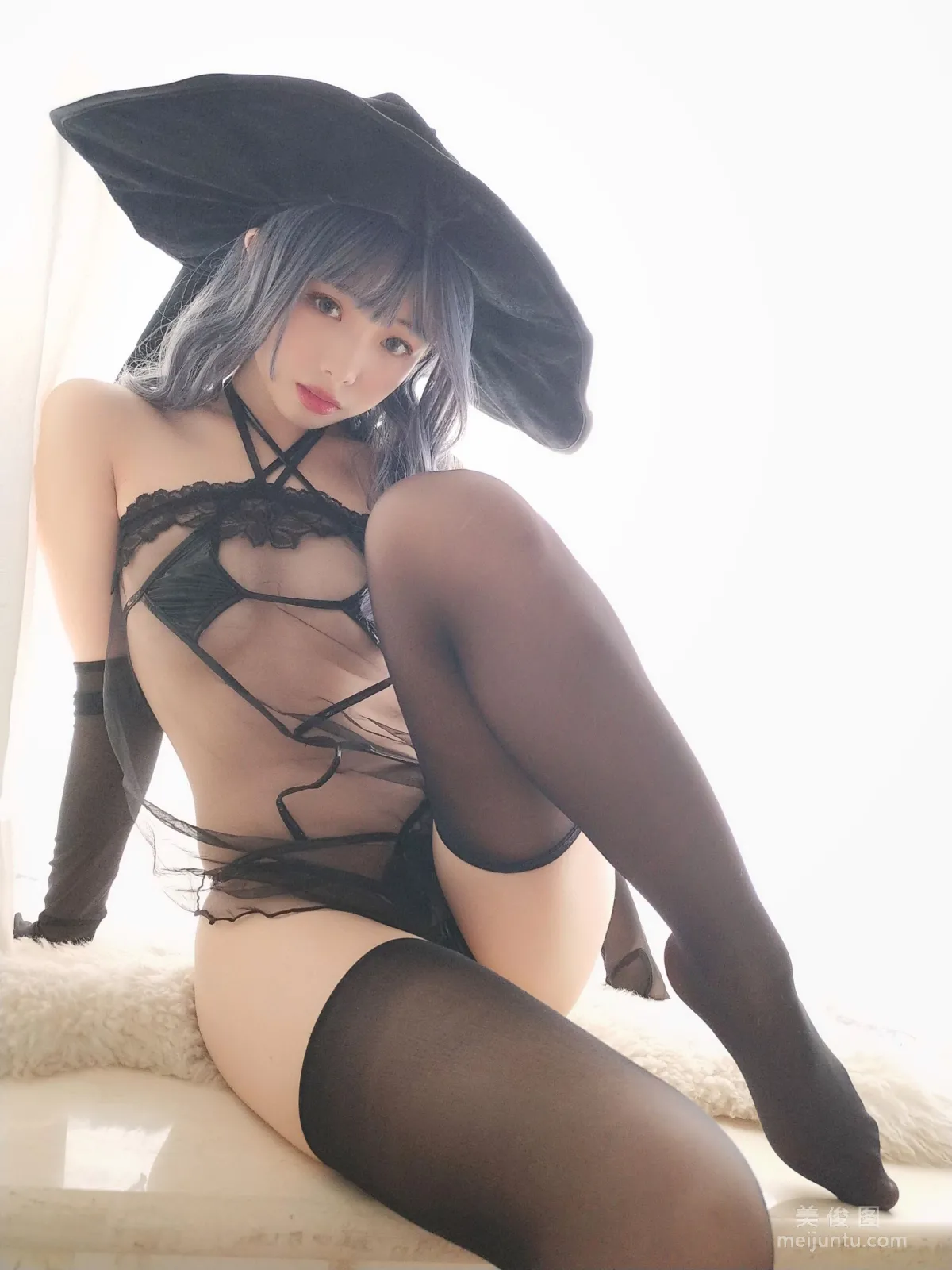 Coser雯妹不讲道理 《女巫》 写真集30