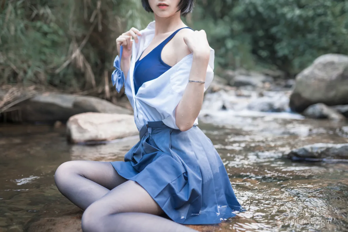 木綿綿OwO 《水色溪邊制服》 寫真集 35