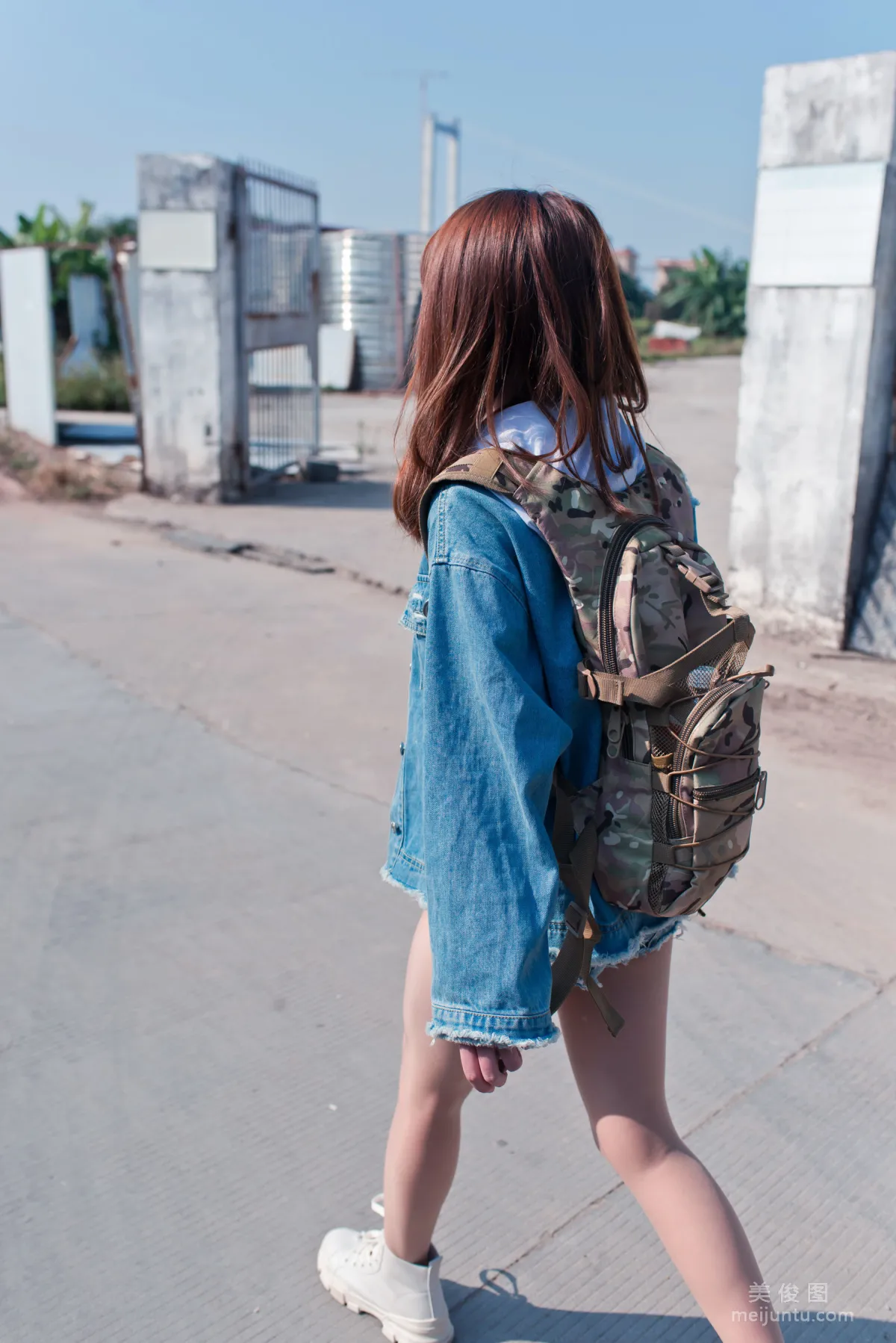 Qingshui Younai, Riding the Wind Street Snap: Light Water Seagull Island RS Denim Street Snap Photo Set photo 3