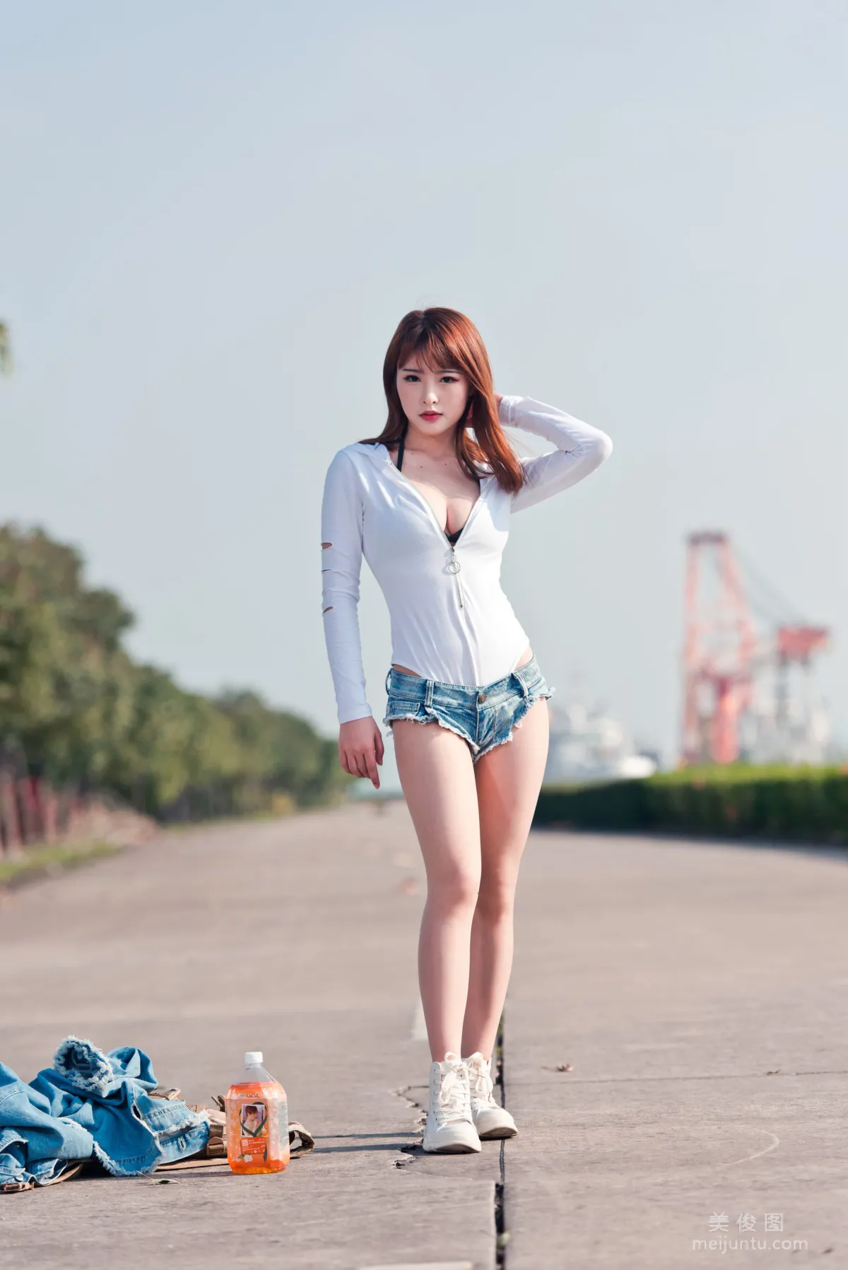 Qingshui Younai, Riding the Wind Street Snap: Light Water Seagull Island RS Denim Street Snap Photo Set photo 79