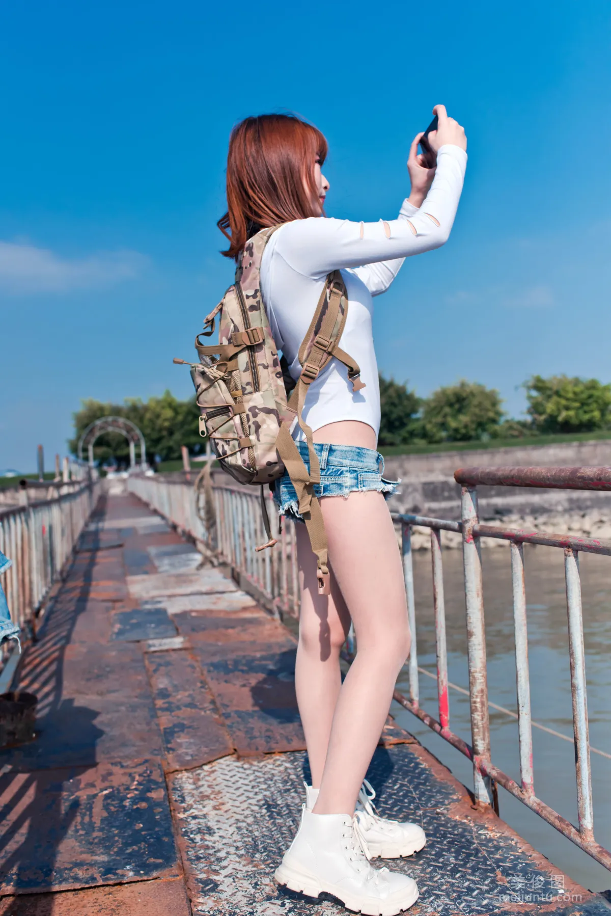 Qingshui Younai, Riding the Wind Street Snap: Light Water Seagull Island RS Denim Street Snap Photo Set photo 56
