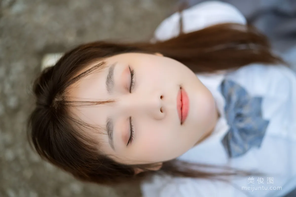 [美女Coser] 姬镜酱 《私奔之制服》 写真集21