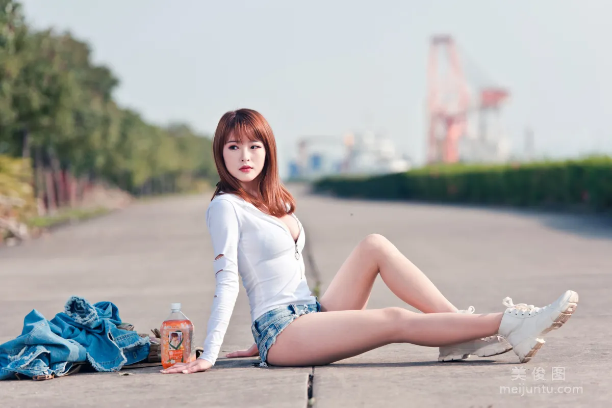 Qingshui Younai, Riding the Wind Street Snap: Light Water Seagull Island RS Denim Street Snap Photo Set photo 82