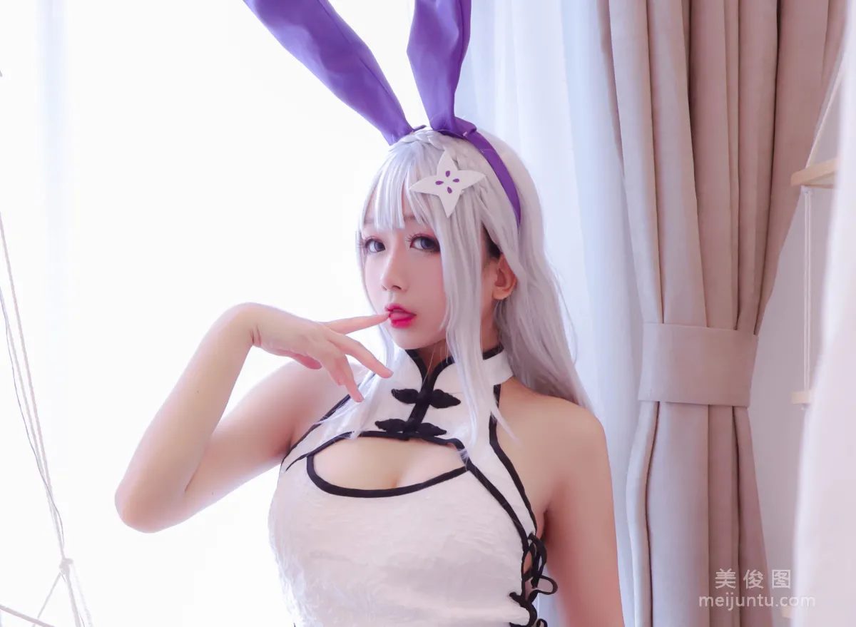 Internet Celebrity Beauty Coser Ri Naijiao, White Qipao Photo Set photo 15