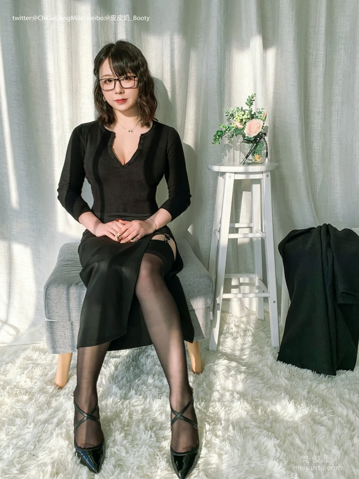 [Web Idols Coser] Pipi Naike Keai Lela "Black OL" Photo Set photo 17