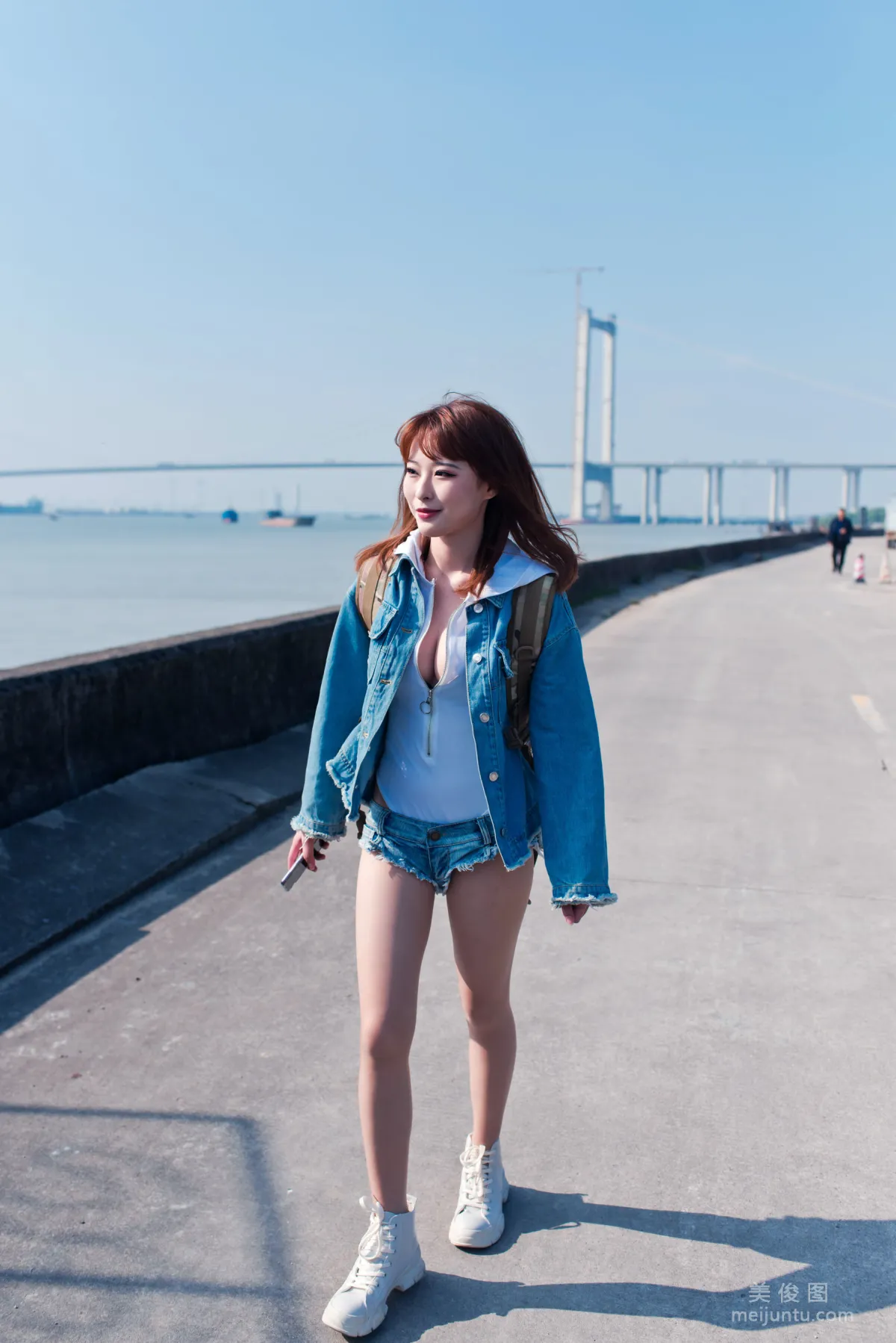 Qingshui Younai, Riding the Wind Street Snap: Light Water Seagull Island RS Denim Street Snap Photo Set photo 25