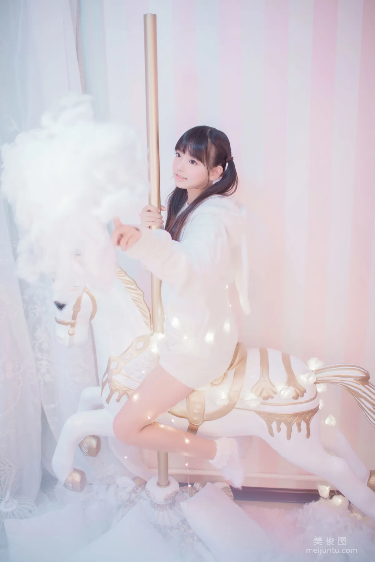 Ying Qun: Web Idols photo 6