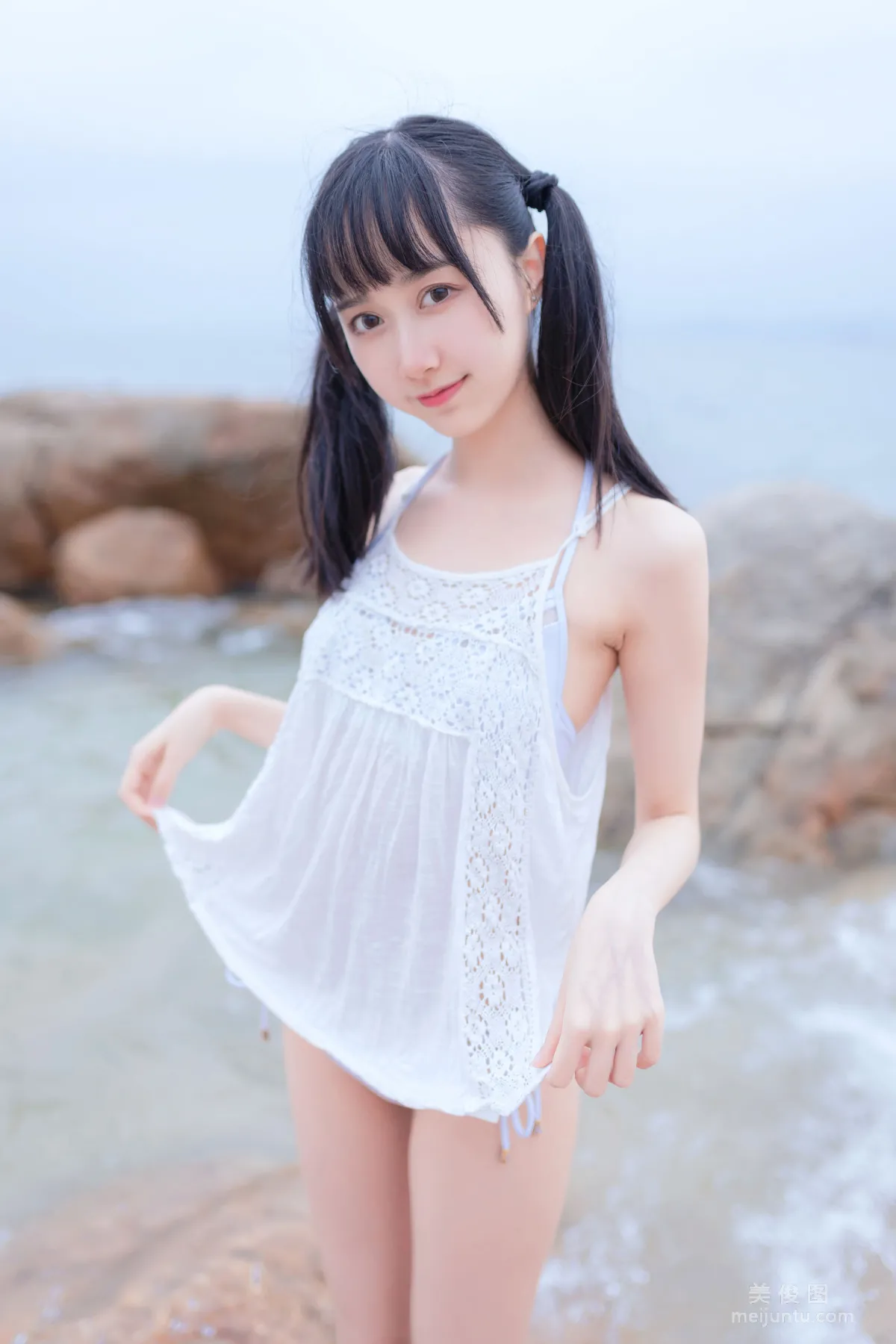 [Beautiful Coser] Mu Mianmian OwO "Seaside White Bikini" Photo Set photo 13