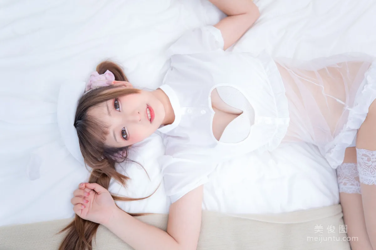 神楽坂真冬 《百合(ラブレター)》 寫真集 70