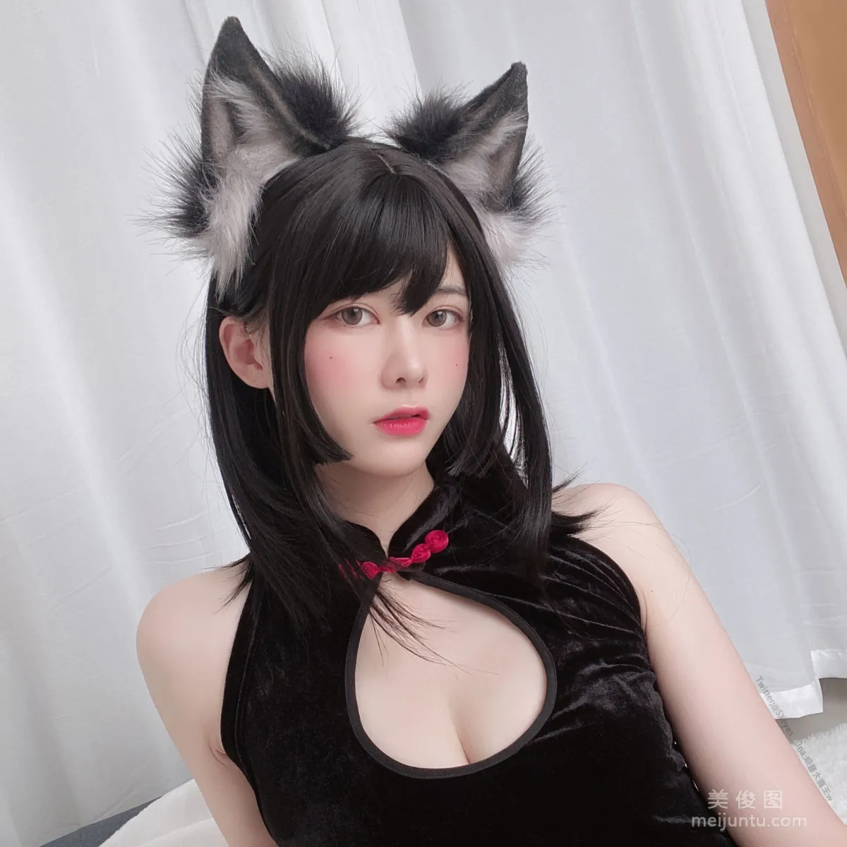 Yanjiang Damo Wang w Black Stockings Qipao Photo Set photo 29